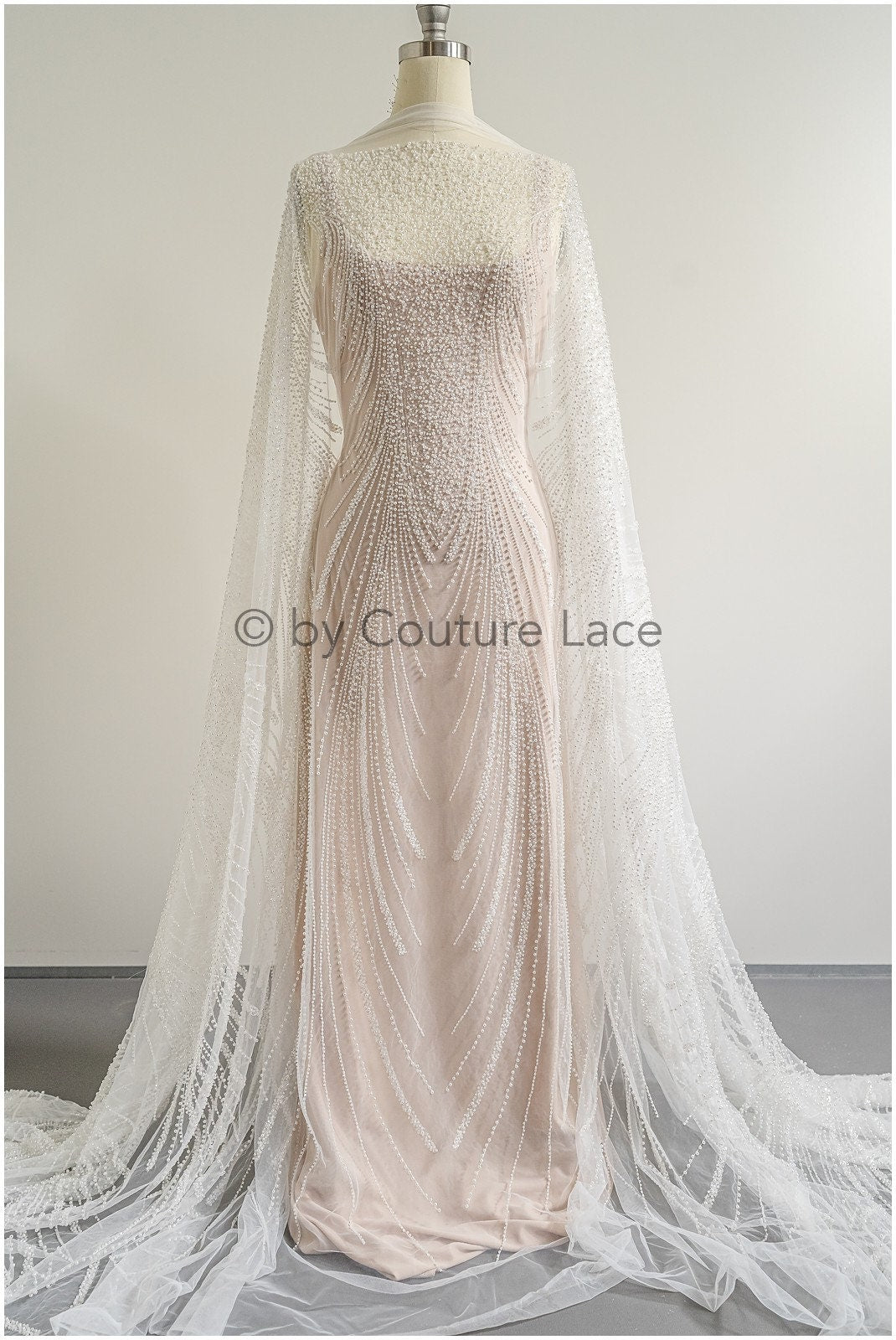 Wunderschöner perlenbesetzter Spitzenstoff Off-White/ Couture Spitzenstoff mit Perlen & Pailletten/ Brautspitze// L23-502