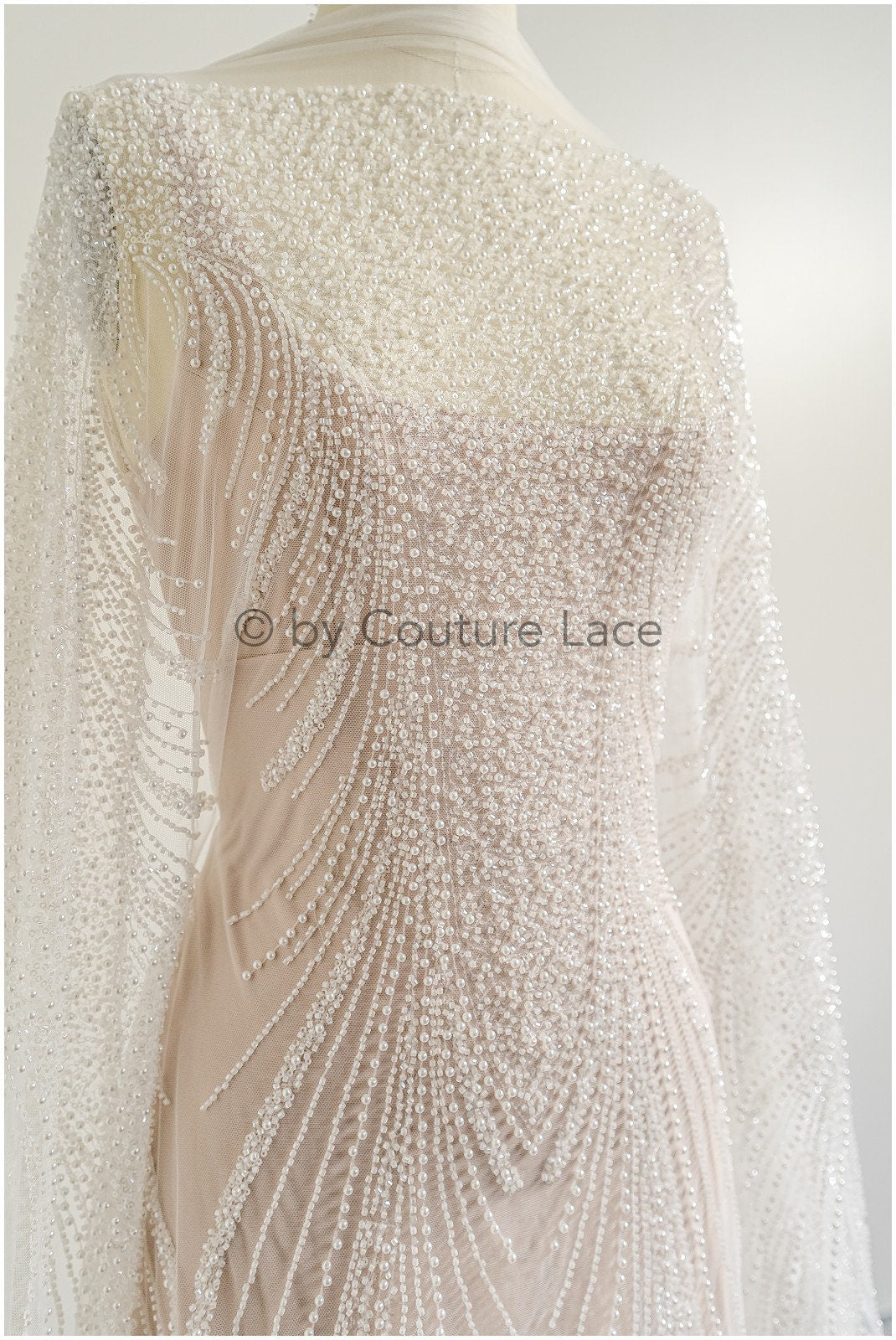 Wunderschöner perlenbesetzter Spitzenstoff Off-White/ Couture Spitzenstoff mit Perlen & Pailletten/ Brautspitze// L23-502