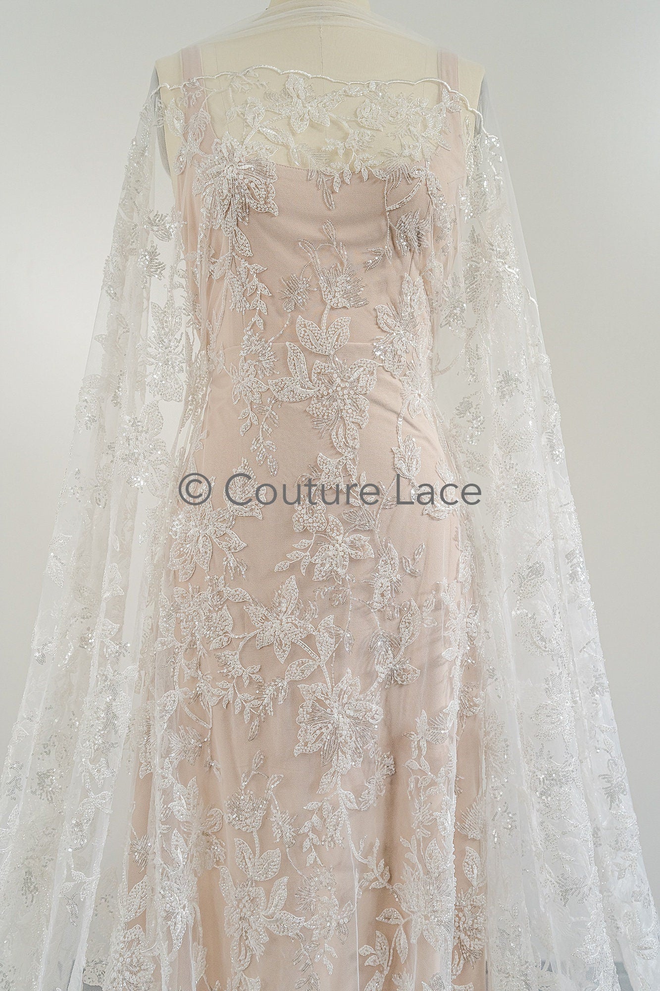 Wunderschöner Perlen Spitzen Stoff/ Couture Spitzenstoff mit Perlen & Pailletten/ romantische Perlen Braut Spitze// L23-019