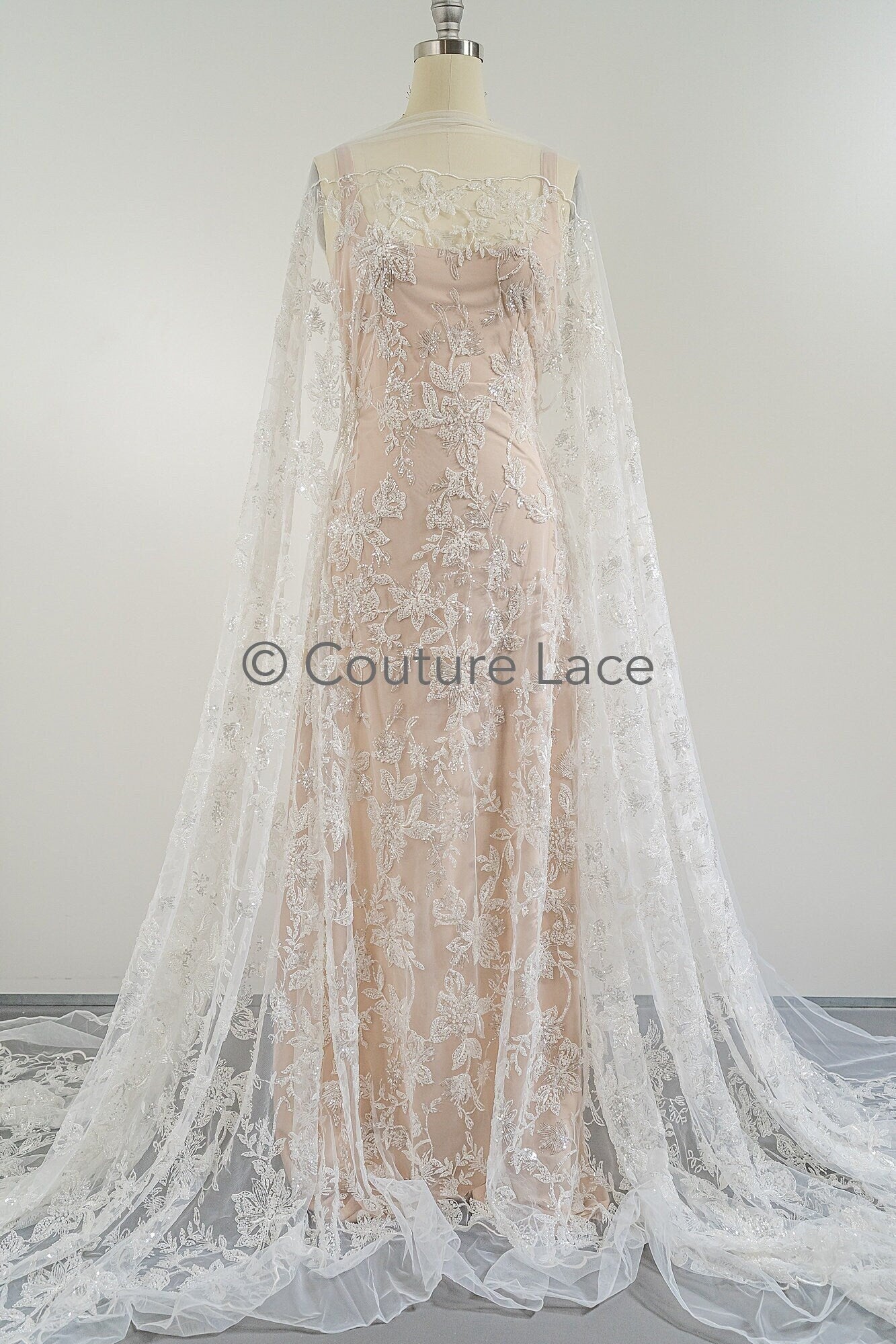 Wunderschöner Perlen Spitzen Stoff/ Couture Spitzenstoff mit Perlen & Pailletten/ romantische Perlen Braut Spitze// L23-019