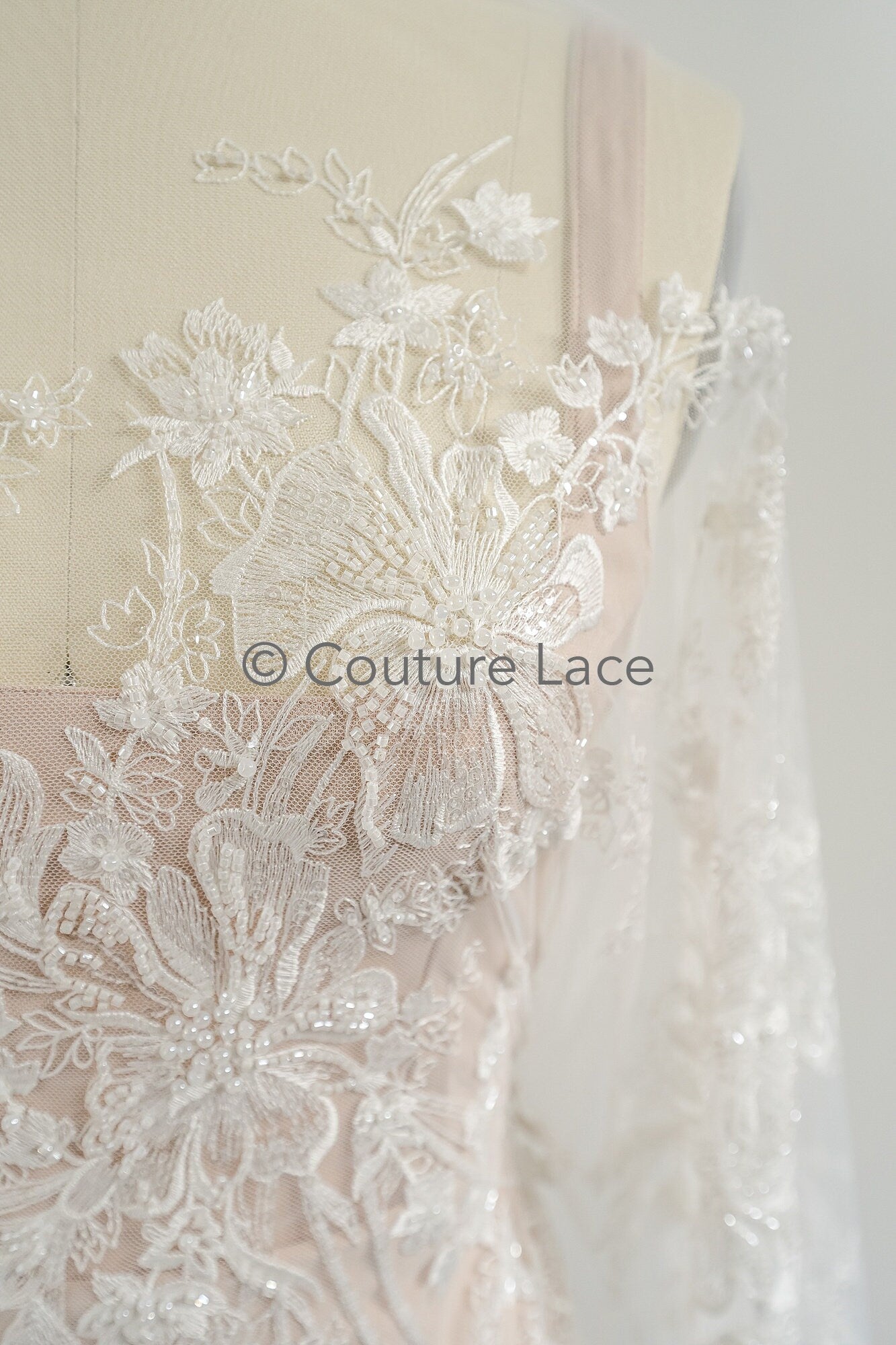 Perlen Spitzenstoff Off-White/ Couture Spitze Stoff/ Brautspitze Stoff mit Perlen/ Perlenspitze// L23-023