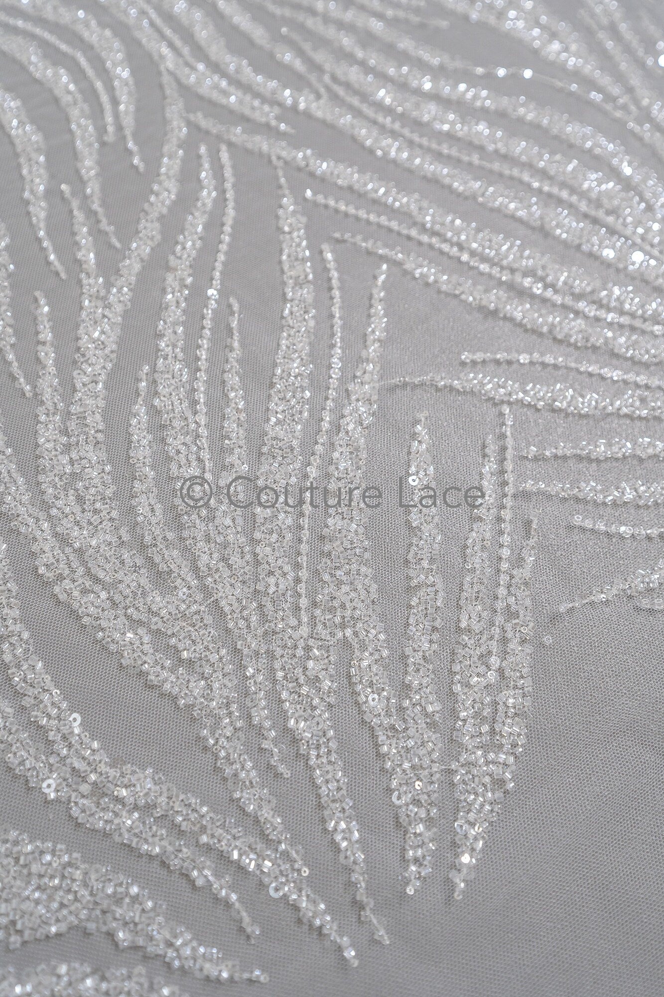 Zarte florale Spitze Off-White/ Braut Spitzenstoff/ Perlen Spitzenstoff/ Spitzenmuster mit Perlen & Pailletten// L23-550