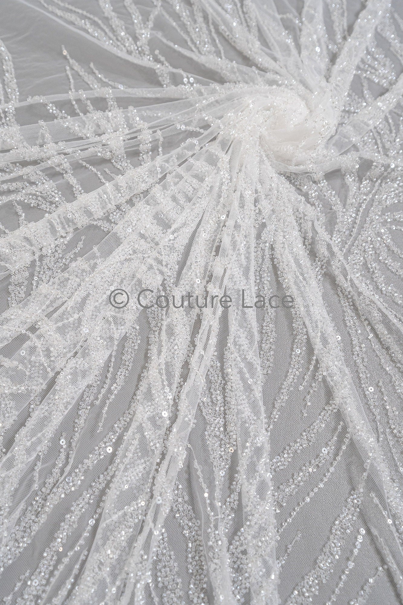 Zarte florale Spitze Off-White/ Braut Spitzenstoff/ Perlen Spitzenstoff/ Spitzenmuster mit Perlen & Pailletten// L23-550