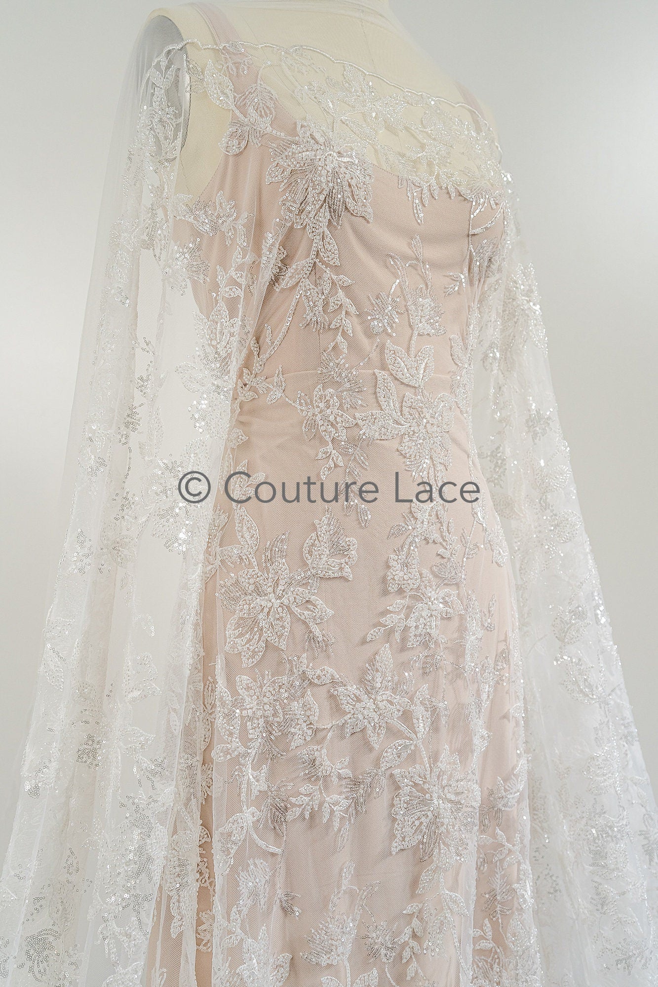 Wunderschöner Perlen Spitzen Stoff/ Couture Spitzenstoff mit Perlen & Pailletten/ romantische Perlen Braut Spitze// L23-019