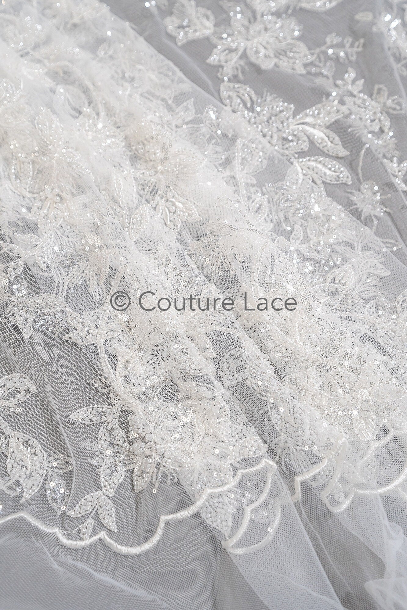 Wunderschöner Perlen Spitzen Stoff/ Couture Spitzenstoff mit Perlen & Pailletten/ romantische Perlen Braut Spitze// L23-019