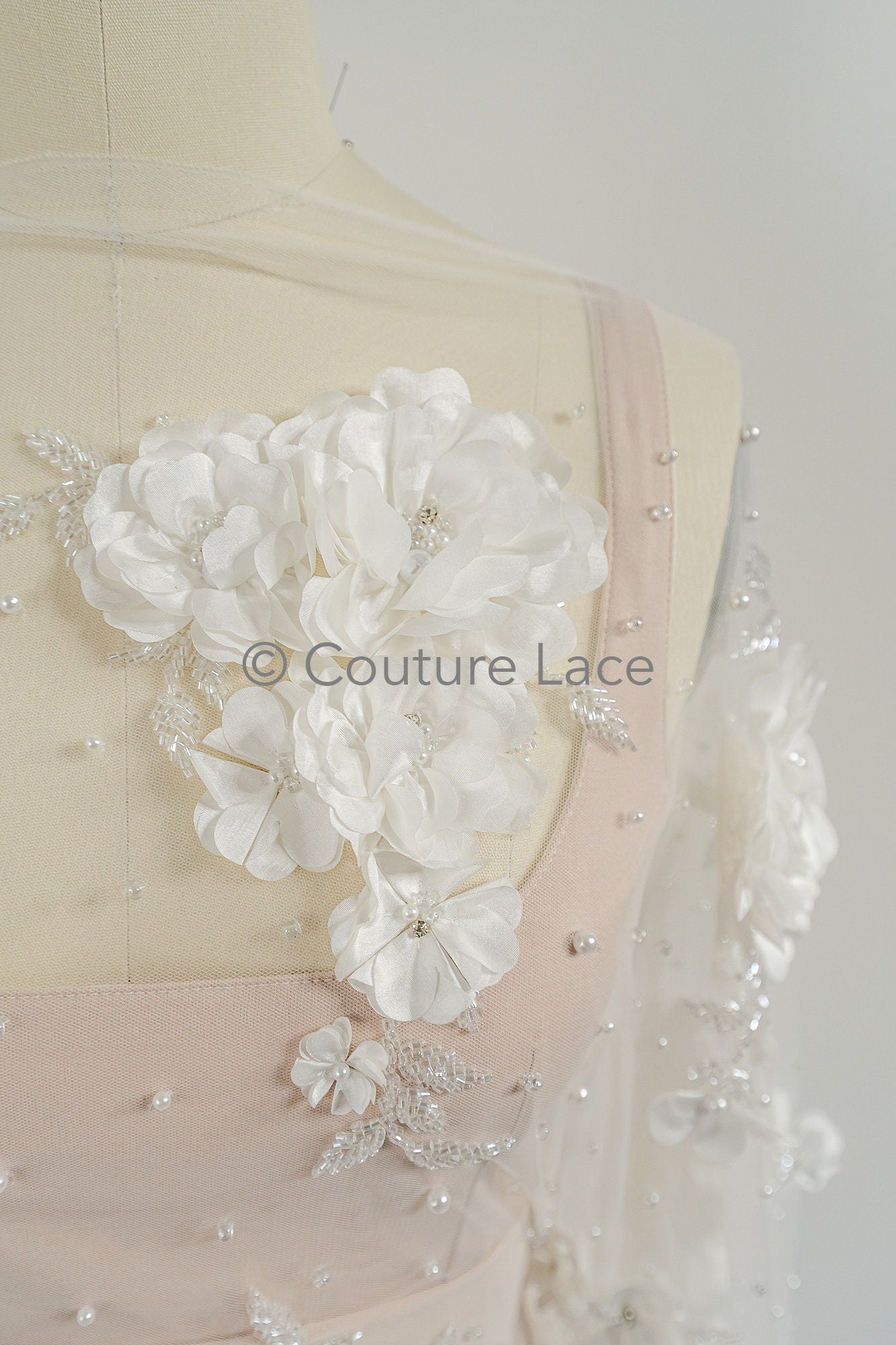 3D Blumen Perlen Spitzenstoff/ Couture Spitzenstoff mit Perlen/ Perlen & Kristallen/ Perlen Brautspitze// L23-539