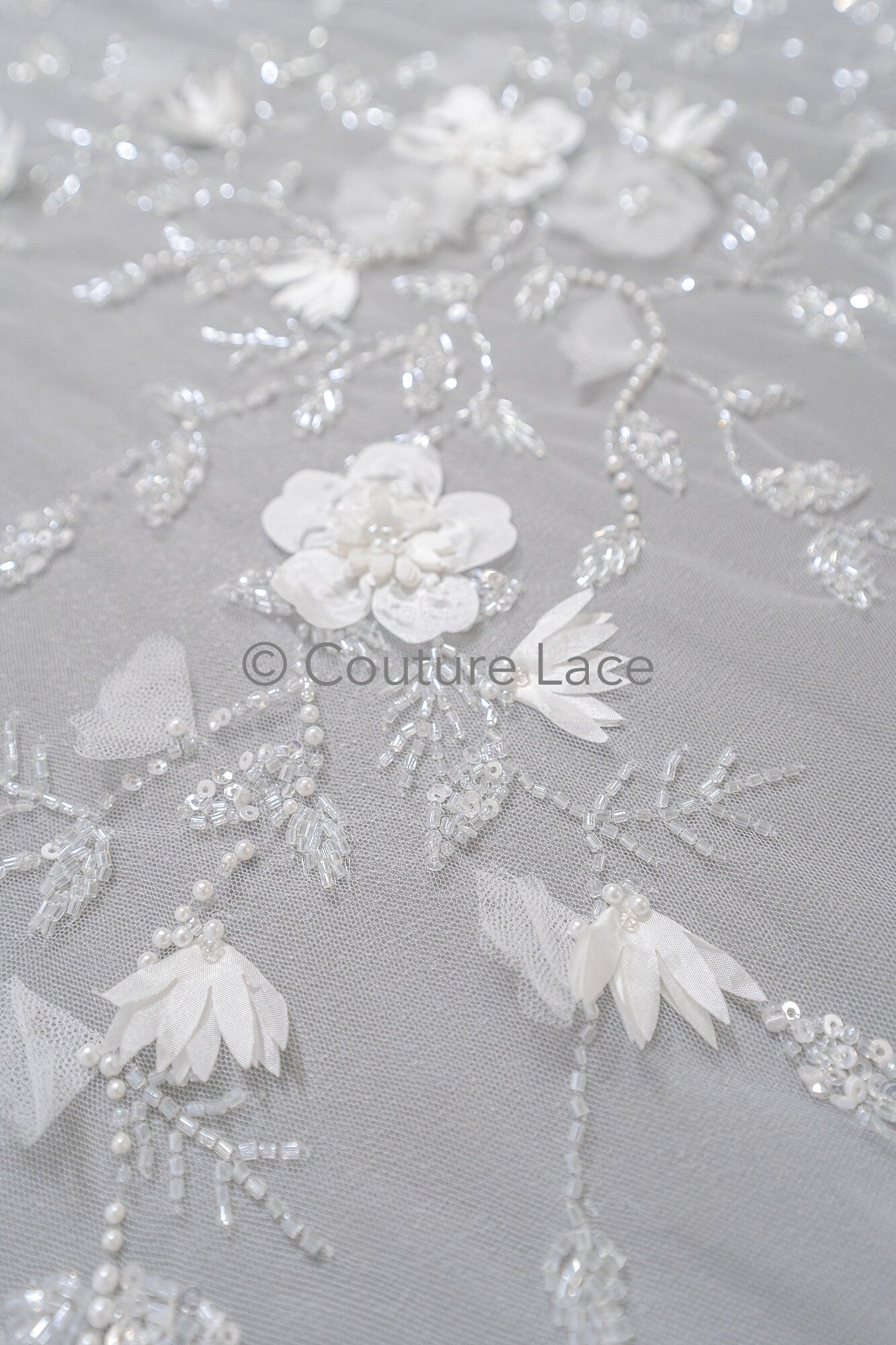 3D Blumen Spitzenstoff Off-White/ Braut Spitzenstoff/ romantischer Spitzenstoff mit 3D Blumen & Perlen/ Hochzeit Spitzenstoff// L23-540