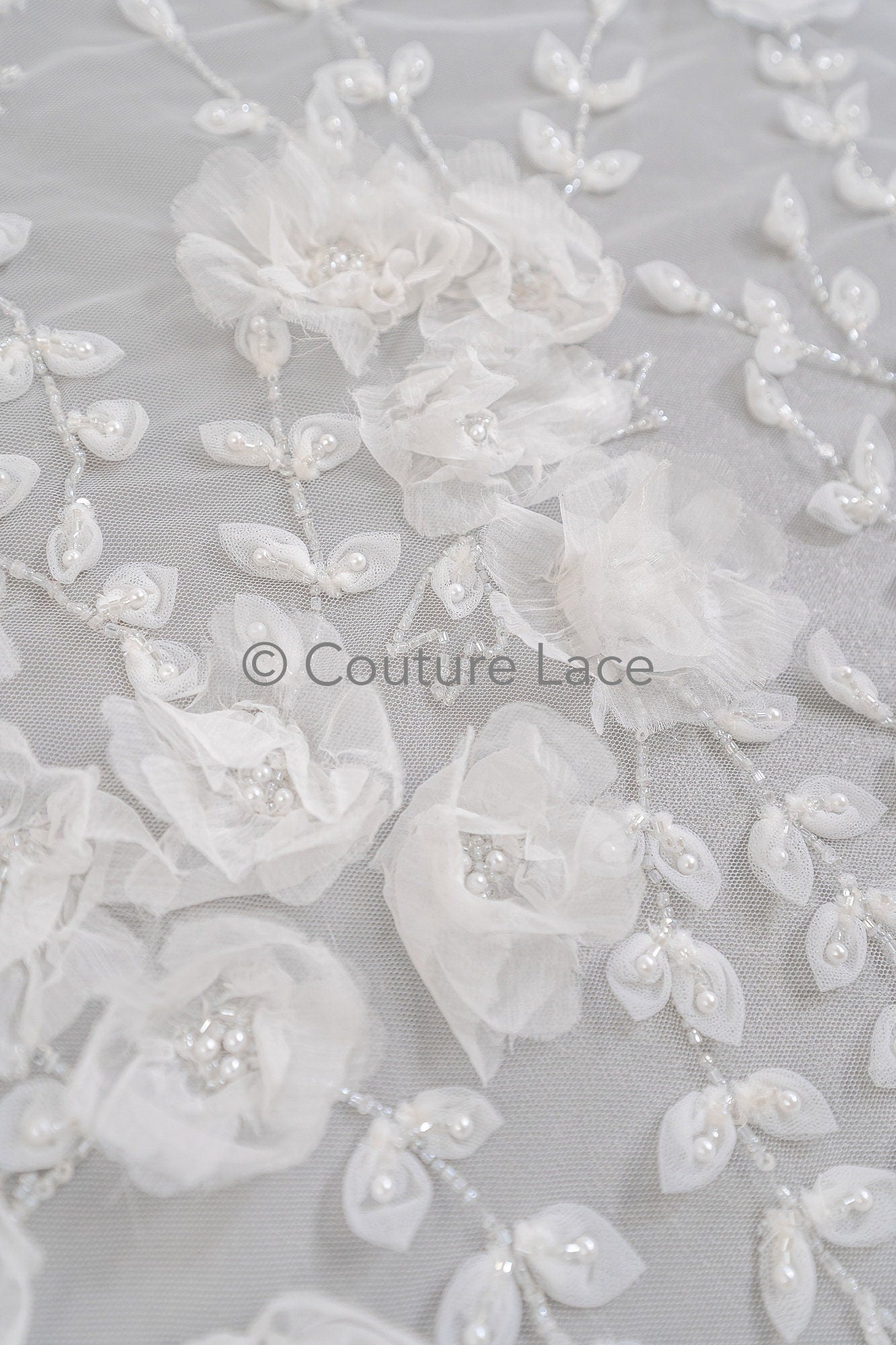 3D Blumen Spitzenstoff Off-White/ Braut Spitzenstoff/ romantischer Spitzenstoff mit 3D Blumen/ Hochzeit Spitzenstoff// L23-561