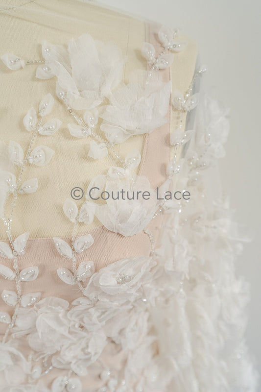 3D Blumen Spitzenstoff Off-White/ Braut Spitzenstoff/ romantischer Spitzenstoff mit 3D Blumen/ Hochzeit Spitzenstoff// L23-561