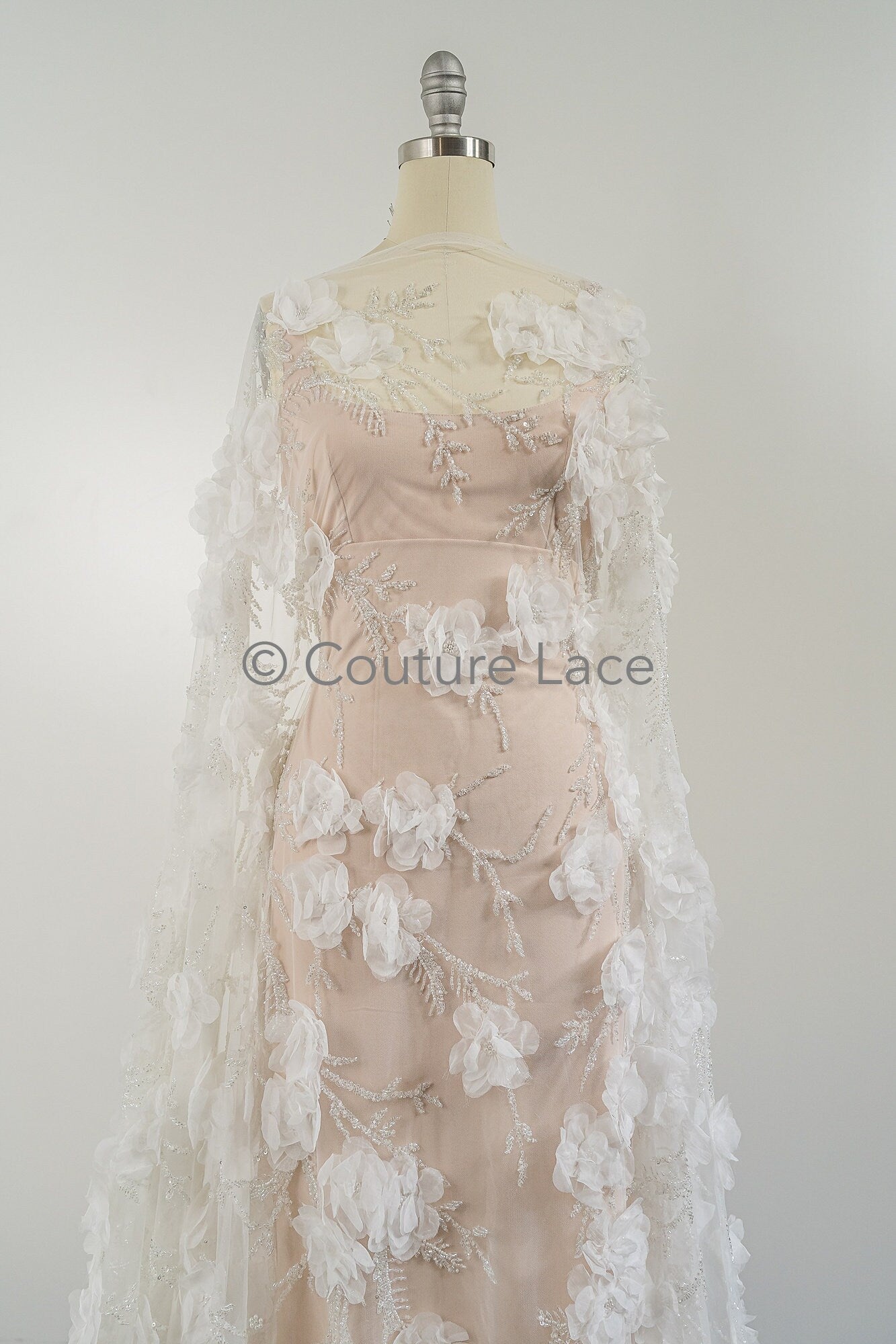 3D Blumen Spitzenstoff Off-White/ Braut Spitzenstoff/ romantischer Spitzenstoff mit 3D Blumen/ Hochzeit Spitzenstoff mit Perlen// L23-563
