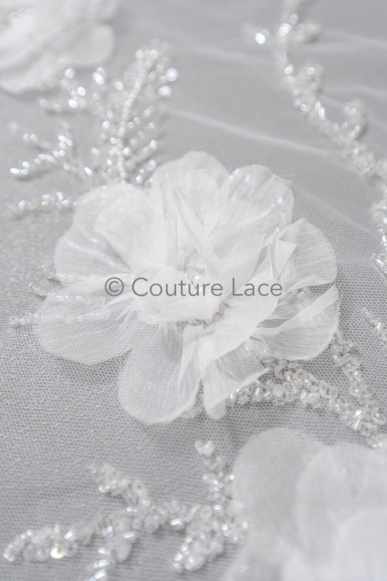 3D Blumen Spitzenstoff Off-White/ Braut Spitzenstoff/ romantischer Spitzenstoff mit 3D Blumen/ Hochzeit Spitzenstoff mit Perlen// L23-563