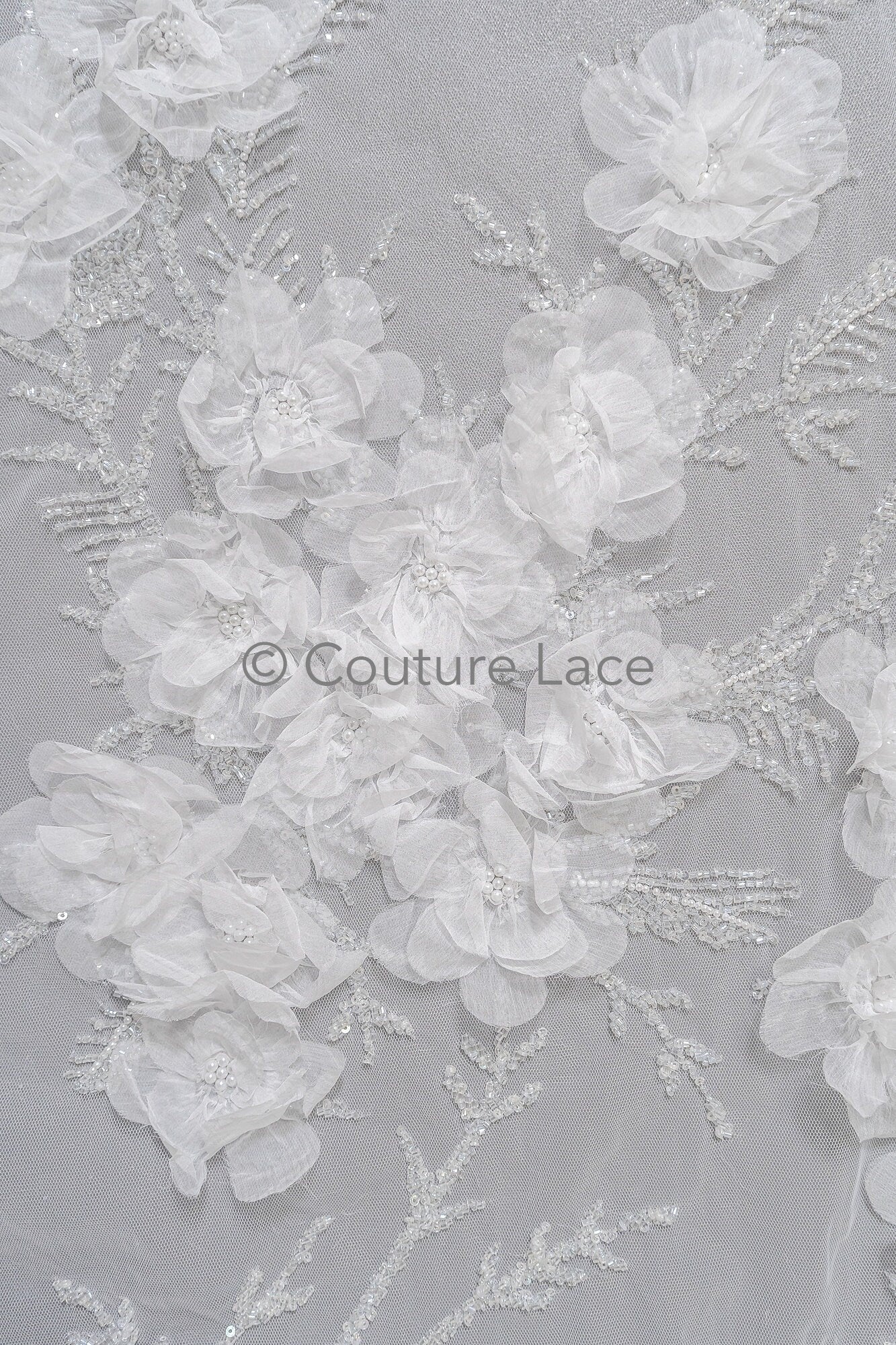 3D Blumen Spitzenstoff Off-White/ Braut Spitzenstoff/ romantischer Spitzenstoff mit 3D Blumen/ Hochzeit Spitzenstoff mit Perlen// L23-563