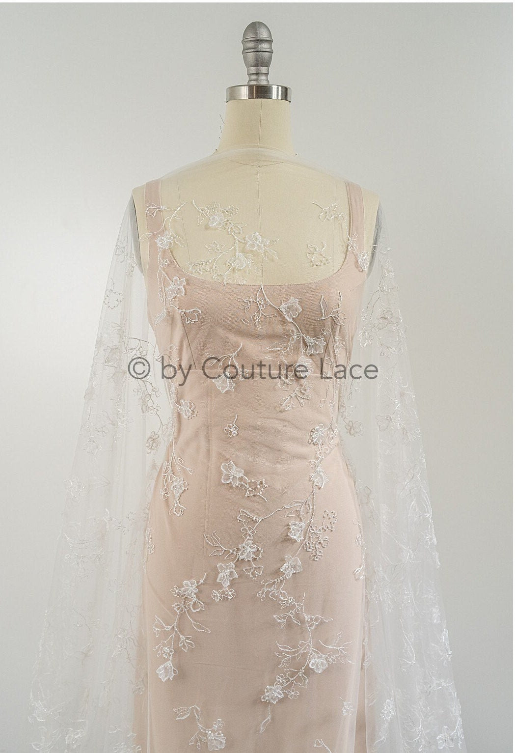 Wunderschöner perlenbesetzter Spitzenstoff/ Couture Spitzenstoff mit Pailletten & Perlen/ florale Brautspitze// L23-567