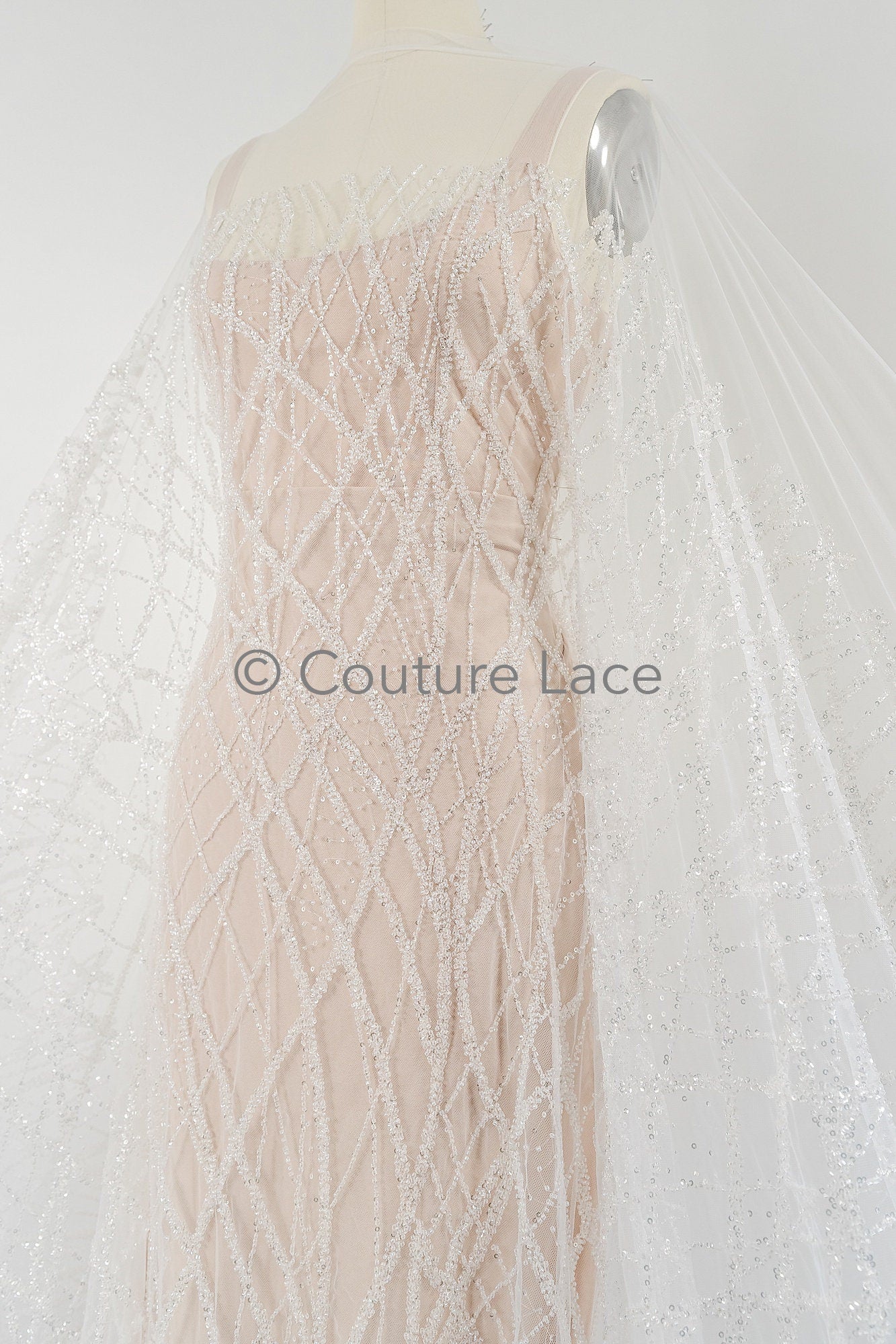 Zarte florale Spitze Off-White/ Braut Spitzenstoff/ Spitzenstoff mit Perlen & Pailletten/ Spitzenmuster// L23-560