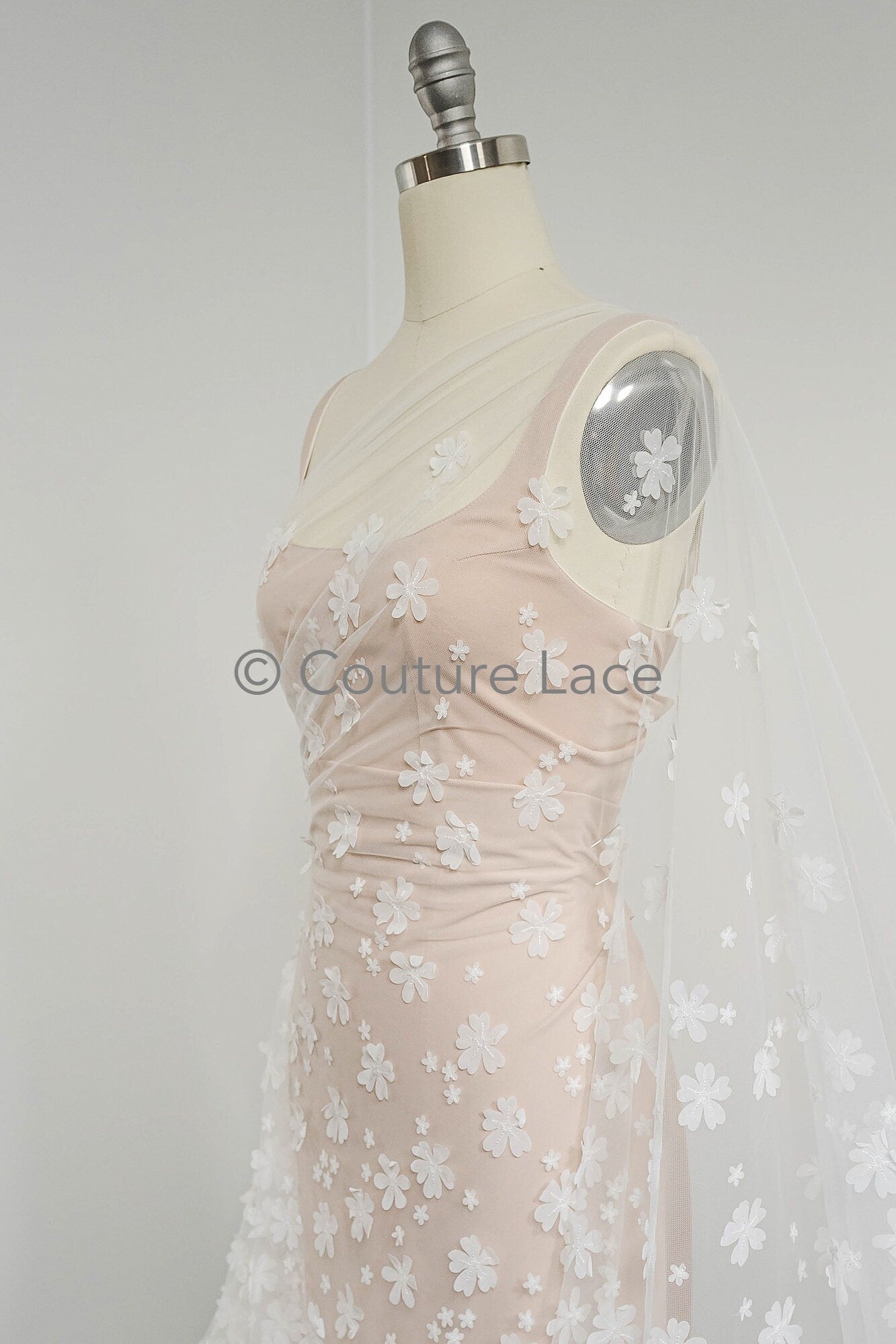 3D Blumen Spitzenstoff Off-White/ Braut Spitzenstoff/ romantischer Spitzenstoff mit 3D Blumen/ Hochzeit Spitzenstoff// L23-600