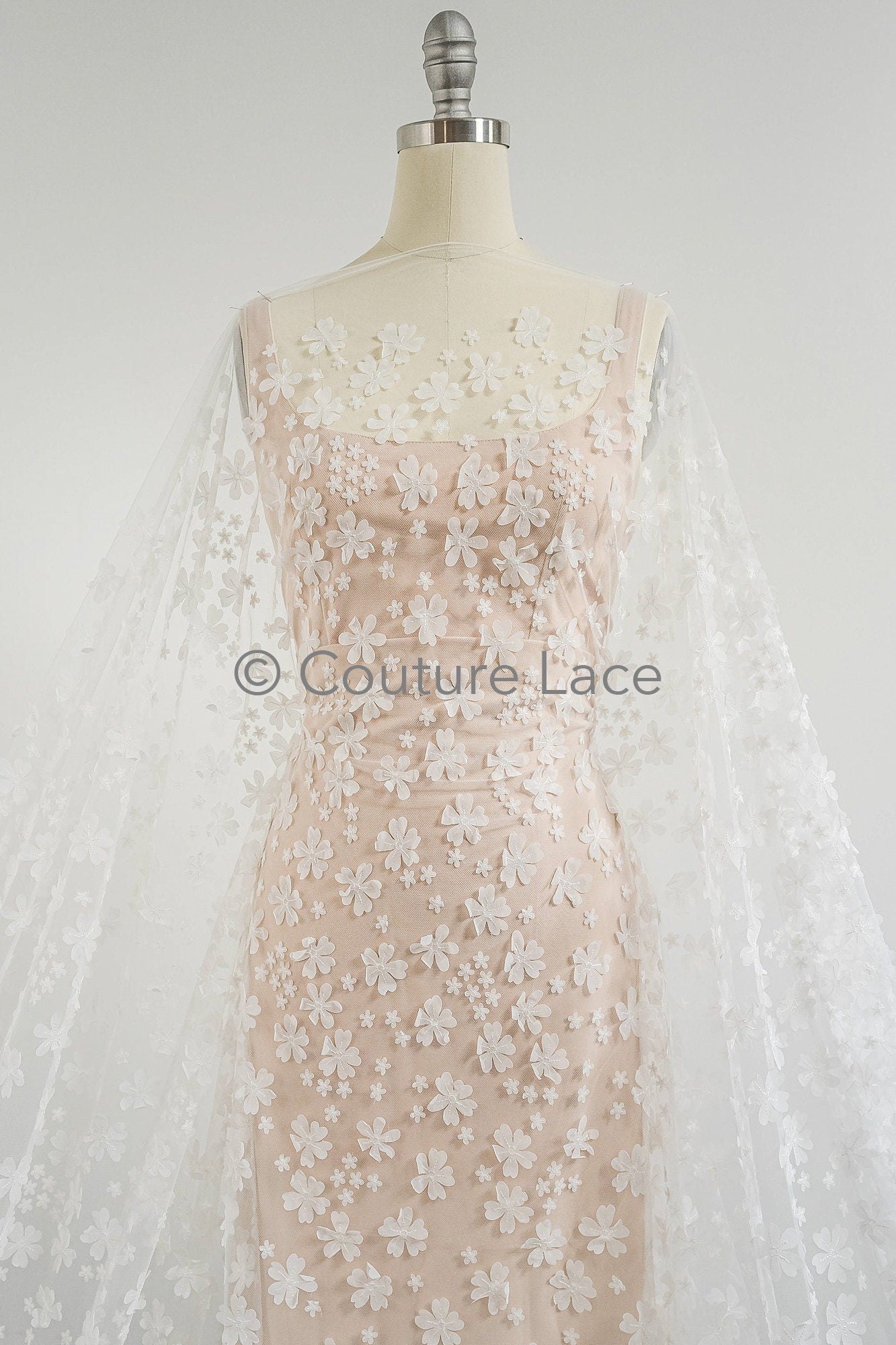 3D Blumen Spitzenstoff Off-White/ Braut Spitzenstoff/ romantischer Spitzenstoff mit 3D Blumen/ Hochzeit Spitzenstoff// L23-600
