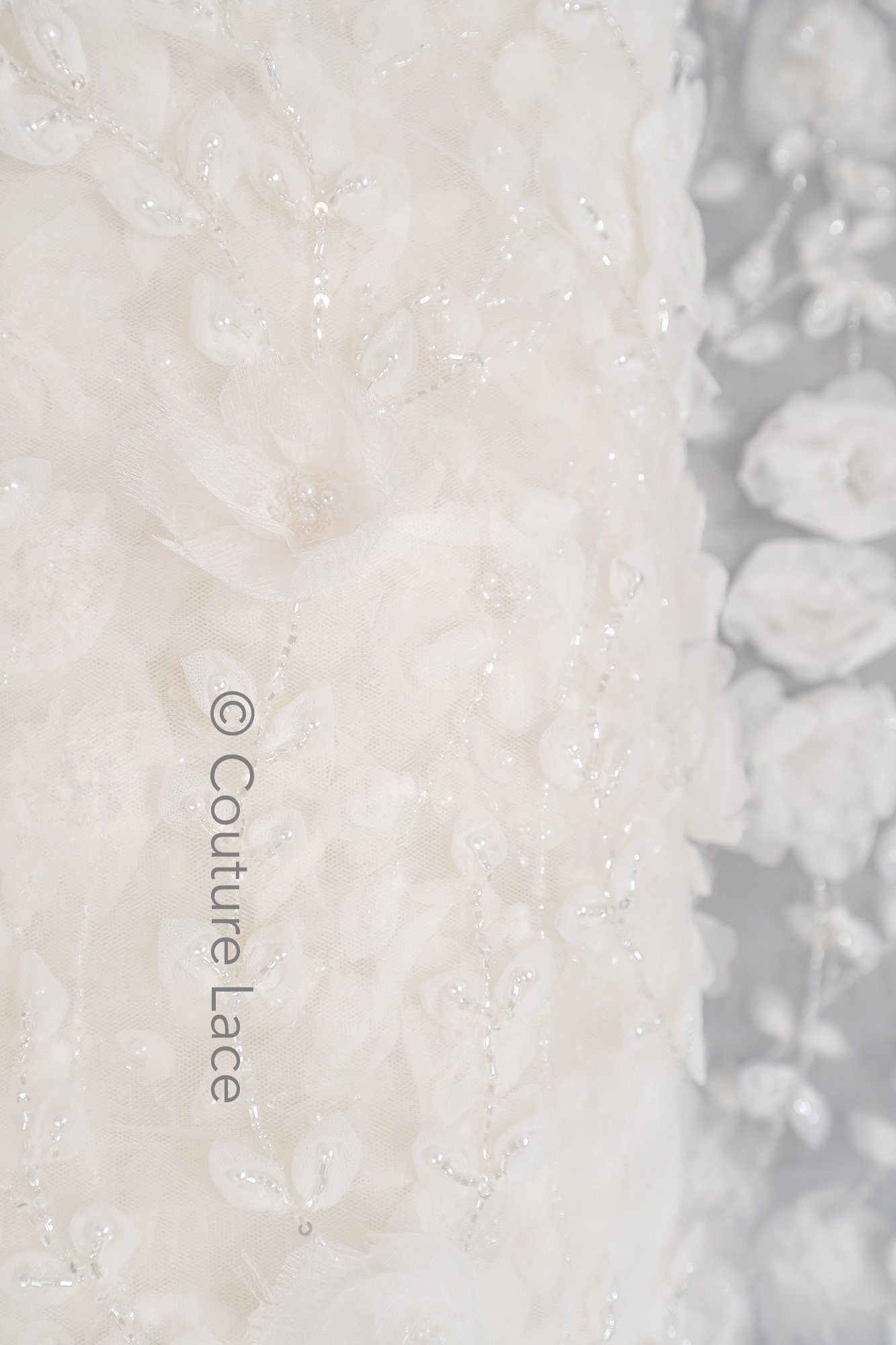 3D Blumen Spitzenstoff Off-White/ Braut Spitzenstoff/ romantischer Spitzenstoff mit 3D Blumen/ Hochzeit Spitzenstoff// L23-561