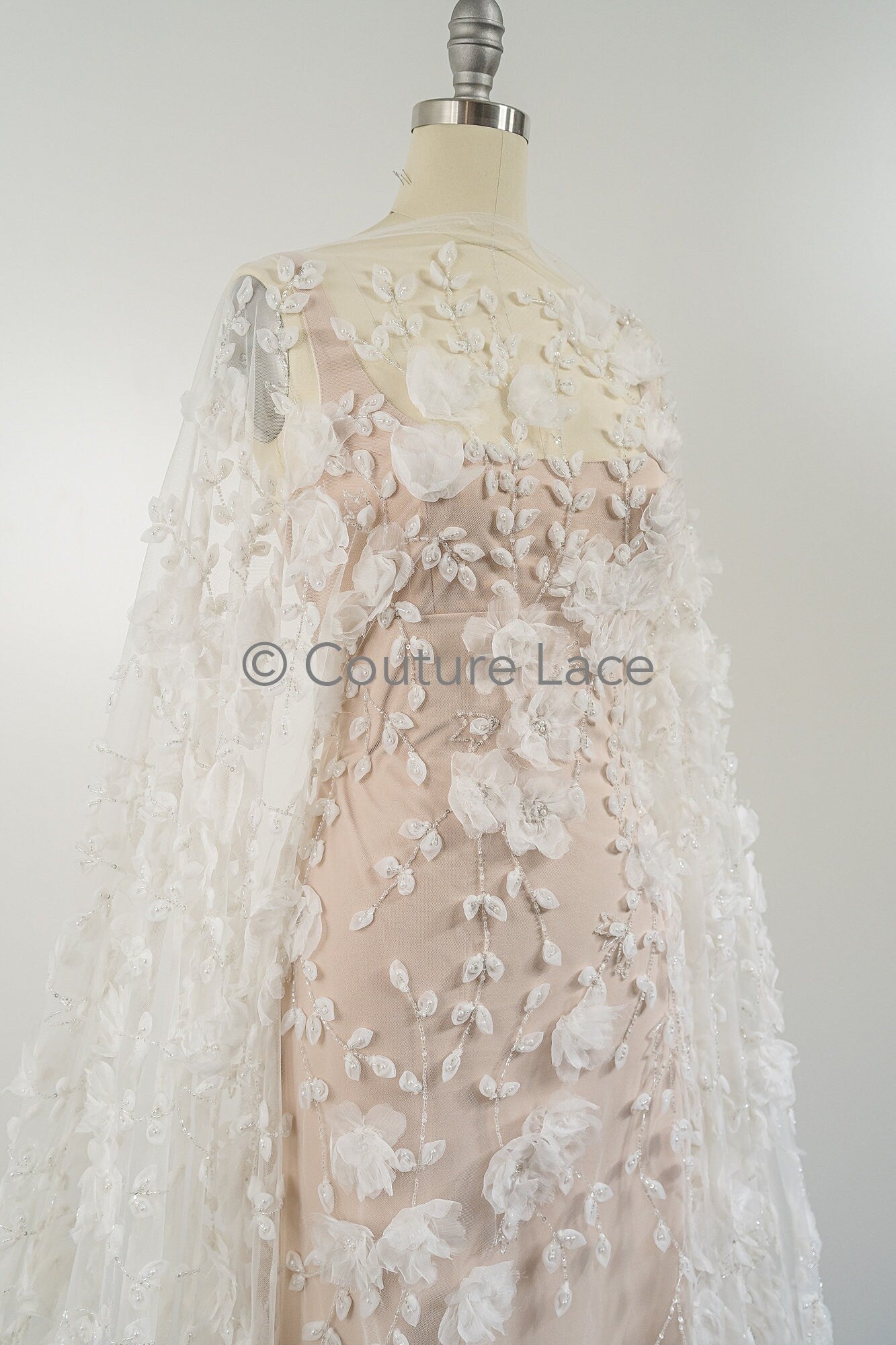 3D Blumen Spitzenstoff Off-White/ Braut Spitzenstoff/ romantischer Spitzenstoff mit 3D Blumen/ Hochzeit Spitzenstoff// L23-561
