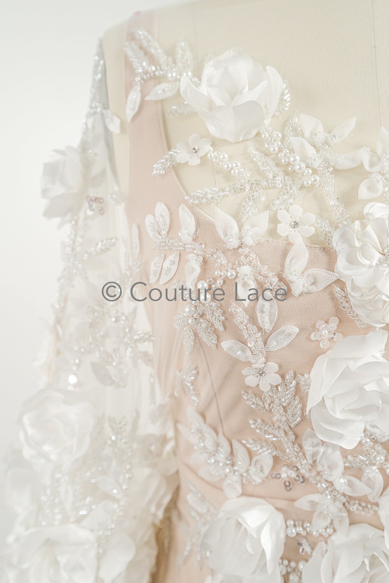 3D Blumen Spitzenstoff Off-White/ Braut Spitzenstoff mit Perlen & Pailletten/ romantischer Spitzenstoff mit 3D Blumen/ Hochzeit Spitzenstoff// L23-535