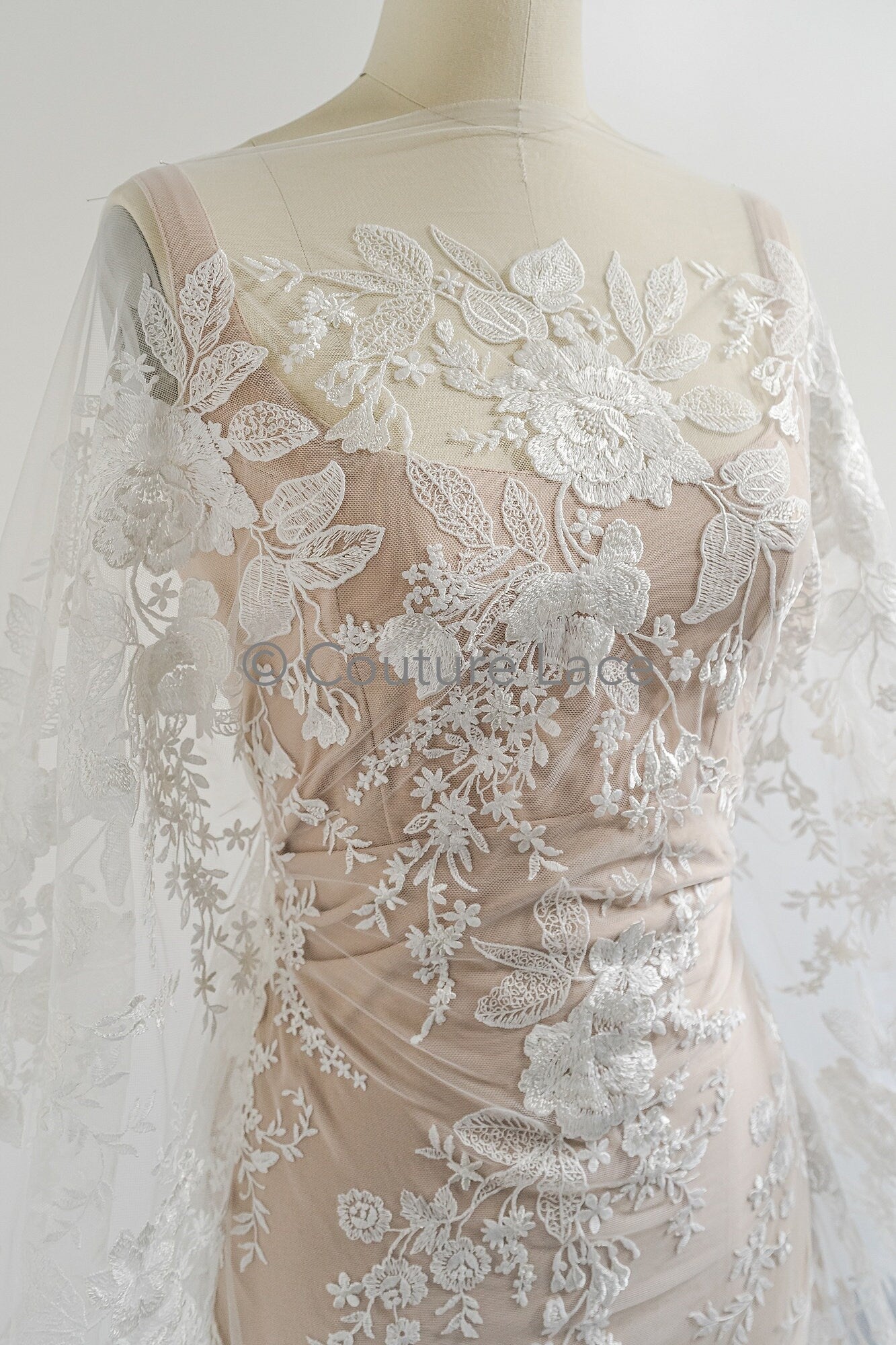 Blumen Braut Spitze Off-White/ Brautspitze mit Blumen/ Hochzeit Spitze/ Couture Spitze// L23-609