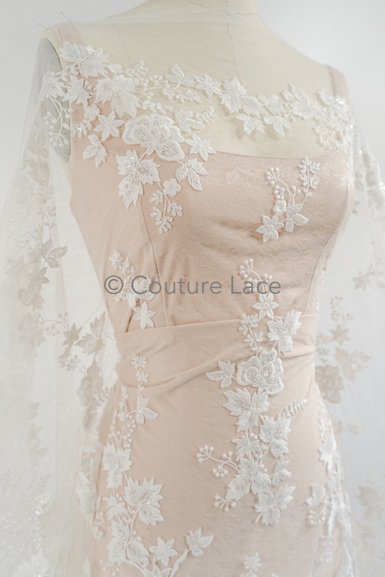 Florale Braut Spitze Off-White/ Brautspitze mit Perlen/ florale Hochzeit Spitze/ Couture Spitze// L23-611