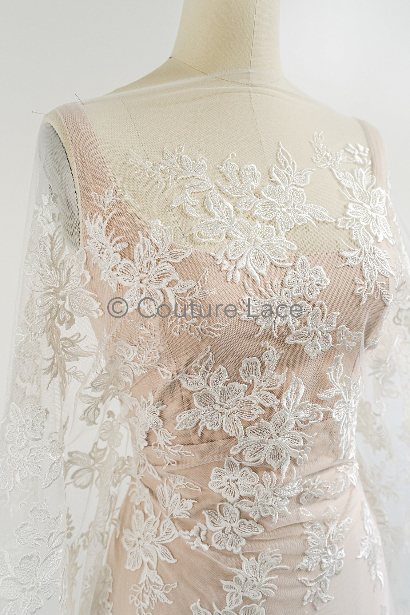 Blumen Braut Spitze Off-White/ Brautspitze mit Blumen/ Hochzeit Spitze/ Couture Spitze// L23-624