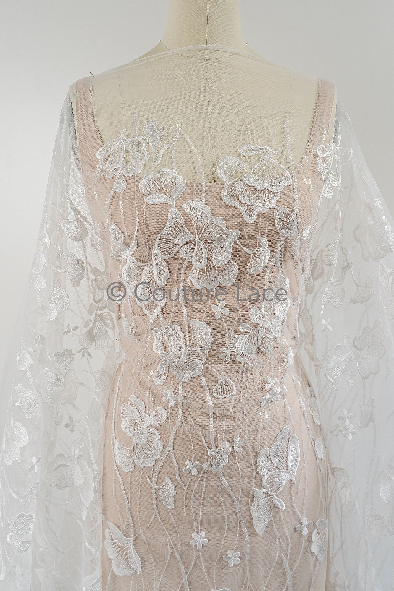 Florale Braut Spitze Off-White/ Brautspitze Stoff mit Pailletten/ florale Hochzeit Spitze mit Pailletten/ Couture Spitze// L23-632