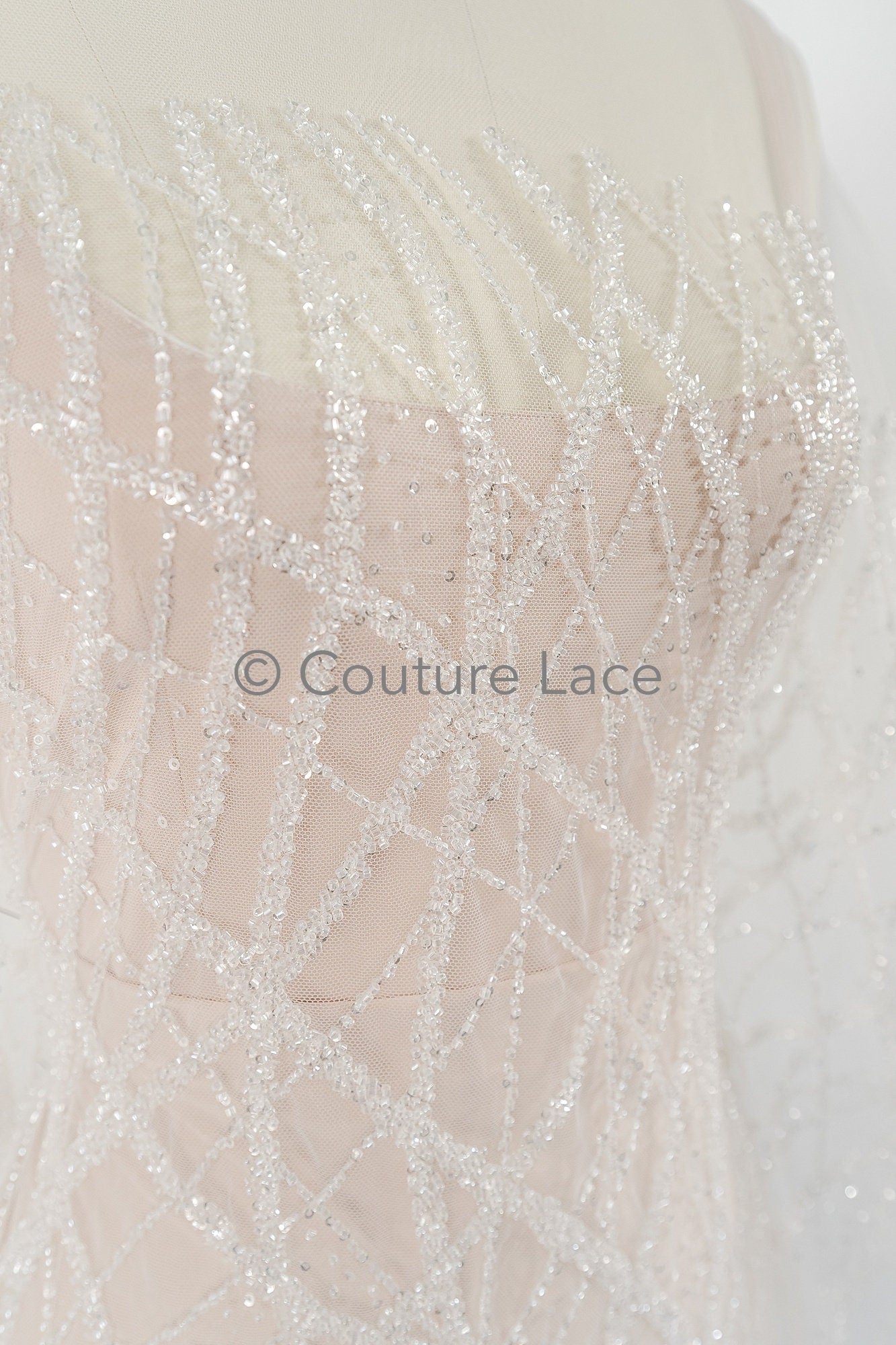 Zarte florale Spitze Off-White/ Braut Spitzenstoff/ Spitzenstoff mit Perlen & Pailletten/ Spitzenmuster// L23-560