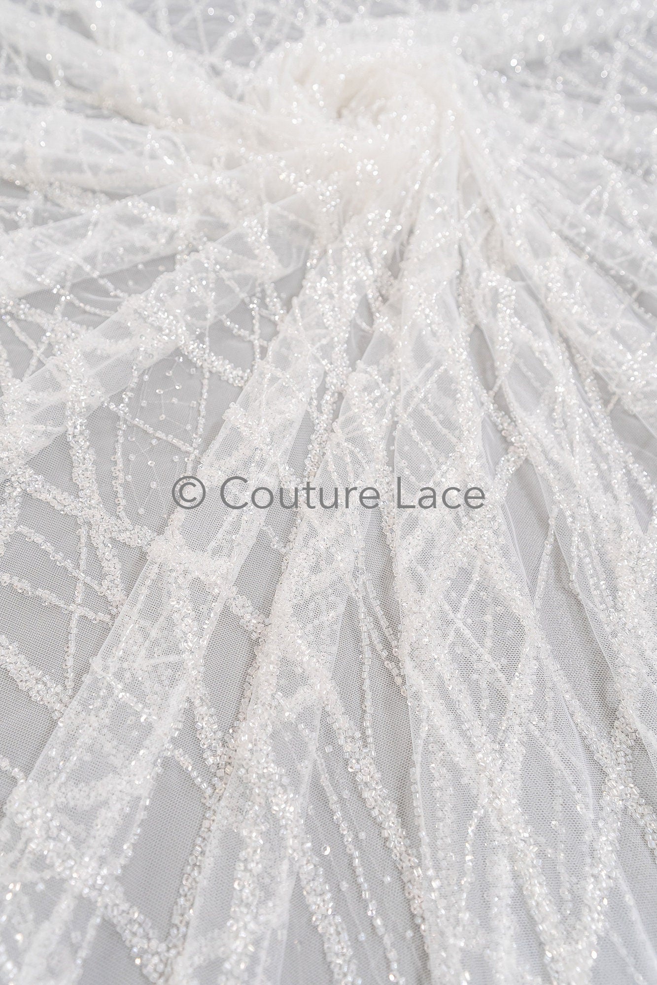 Zarte florale Spitze Off-White/ Braut Spitzenstoff/ Spitzenstoff mit Perlen & Pailletten/ Spitzenmuster// L23-560