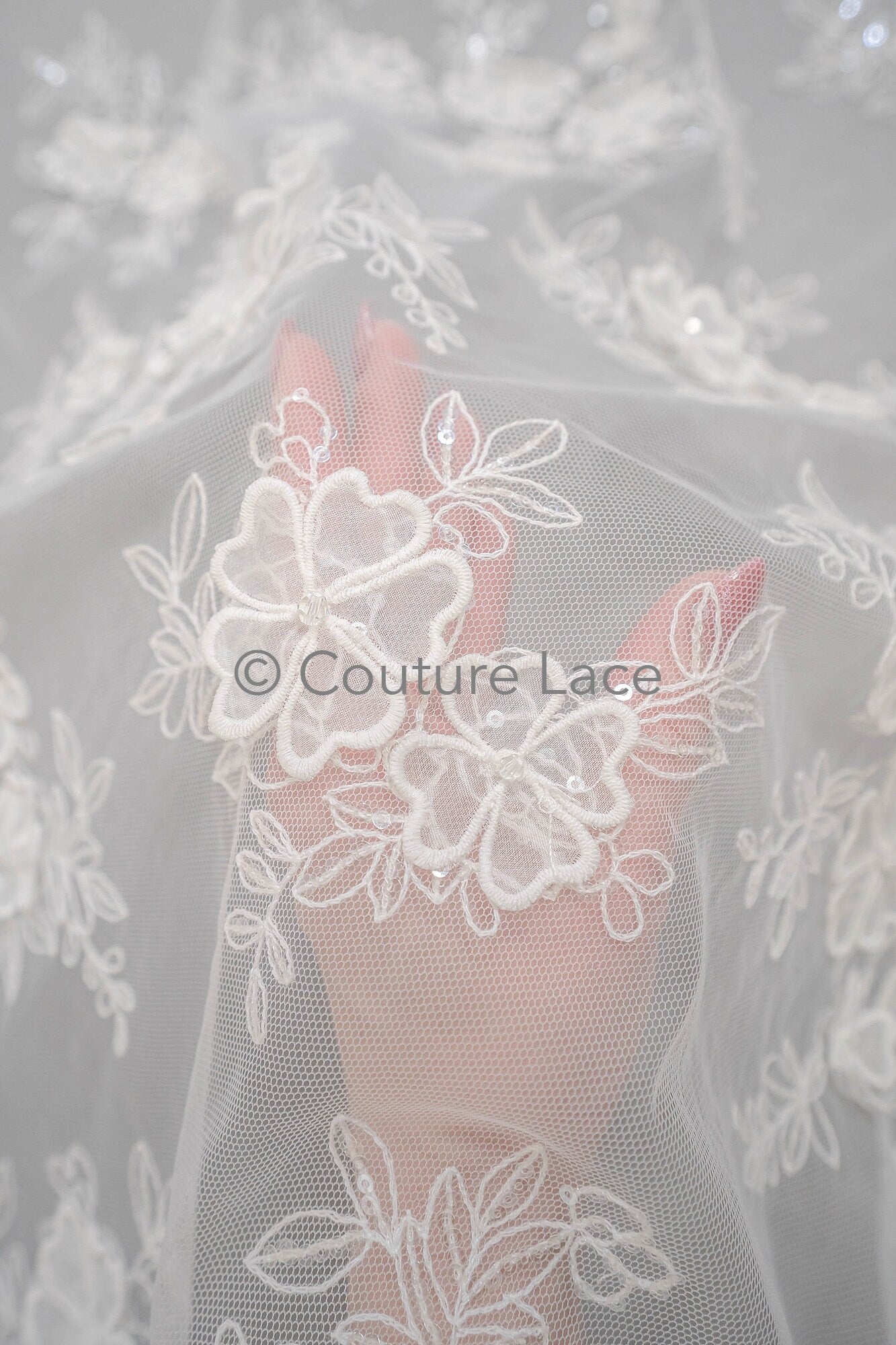 3D Blumen Spitzenstoff Off-White/ Braut Spitzenstoff/ romantischer Blumen Spitzenstoff mit Perlen & Pailletten// L23-607