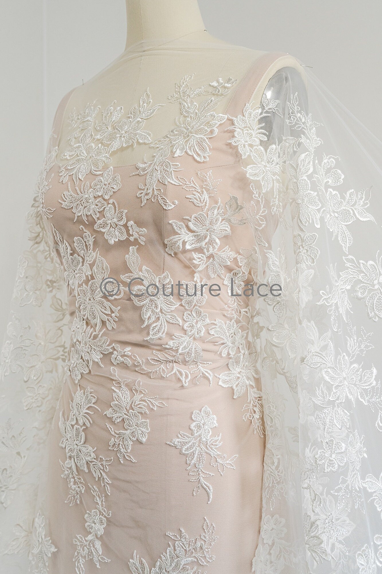 Blumen Braut Spitze Off-White/ Brautspitze mit Blumen/ Hochzeit Spitze/ Couture Spitze// L23-624
