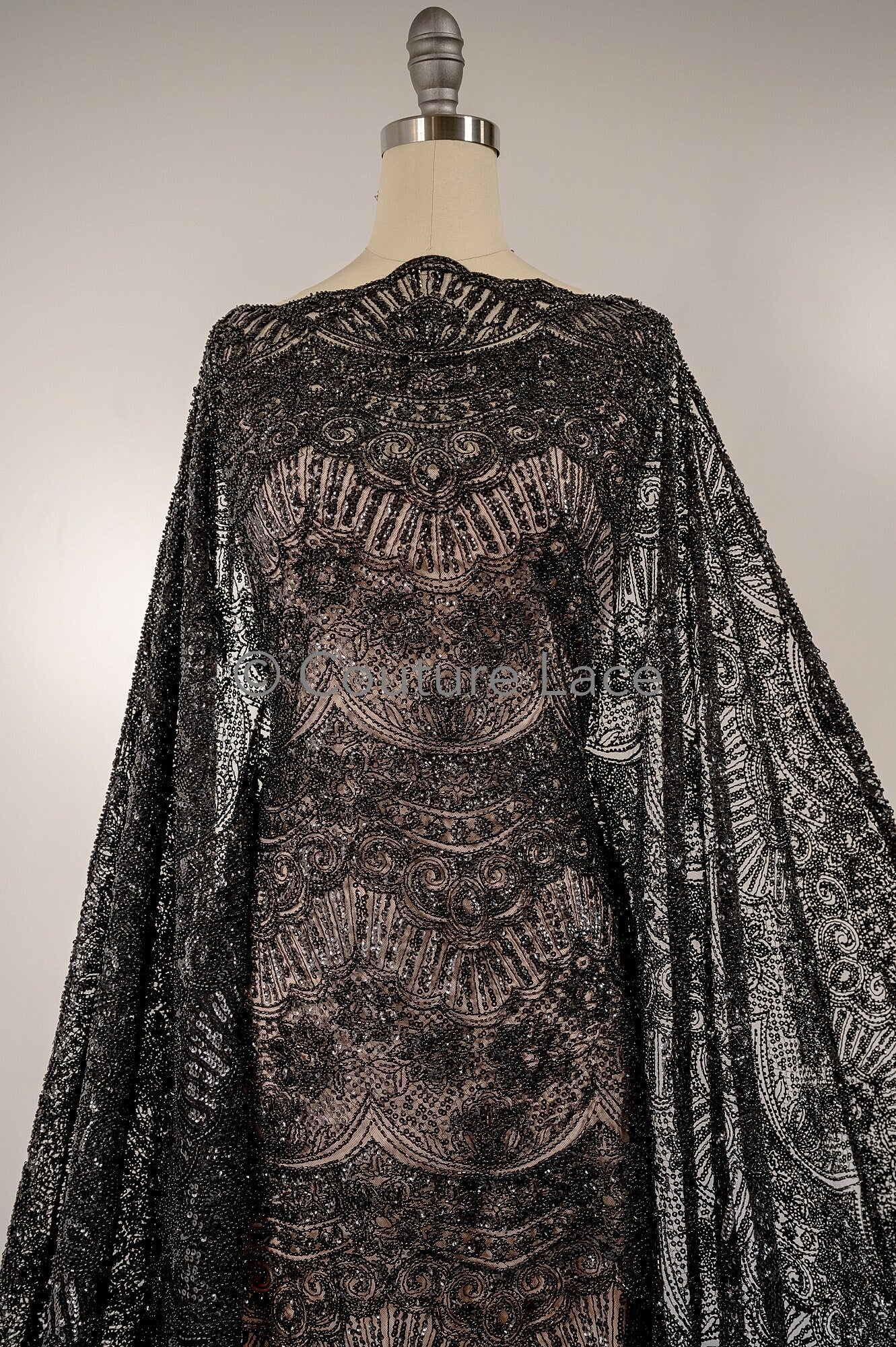 Schwarzer Perlen Spitzenstoff/ Couture Spitzenstoff/ schwarze Brautspitze/ Perlen Perlen Spitze/ schwarze Abendkleider Spitze // L19-252