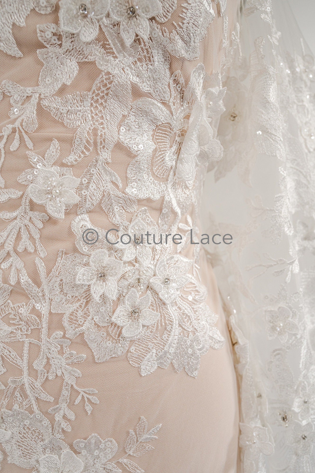 3D Blumen Spitzenstoff/ Braut Spitzenstoff Off-White/ romantischer Blumen Spitzenstoff mit 3D Blumen/ Hochzeit Spitzenstoff// L19-211