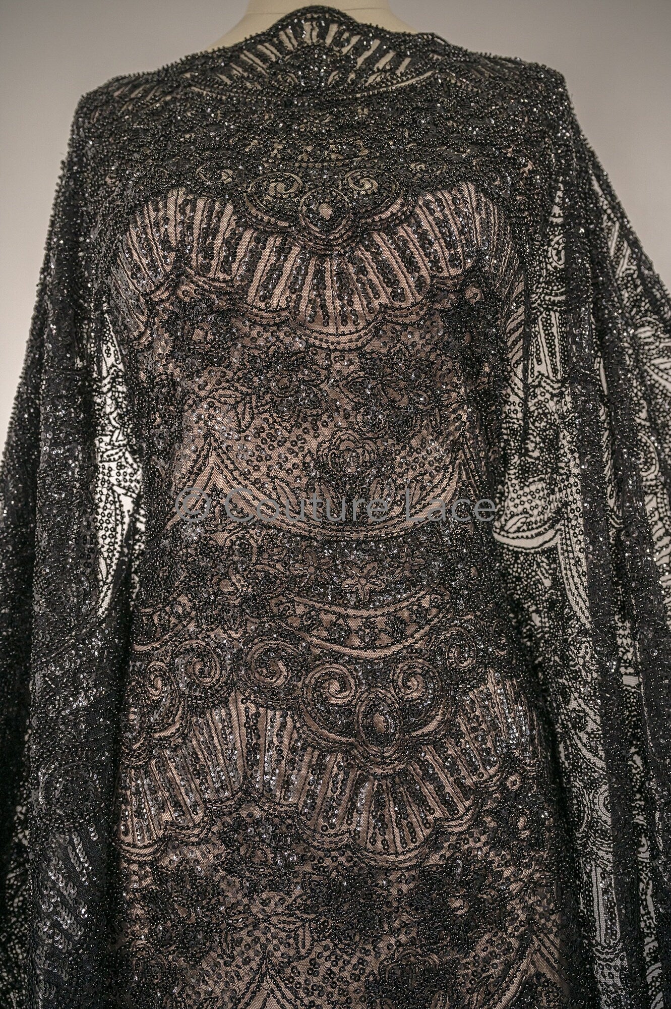 Schwarzer Perlen Spitzenstoff/ Couture Spitzenstoff/ schwarze Brautspitze/ Perlen Perlen Spitze/ schwarze Abendkleider Spitze // L19-252