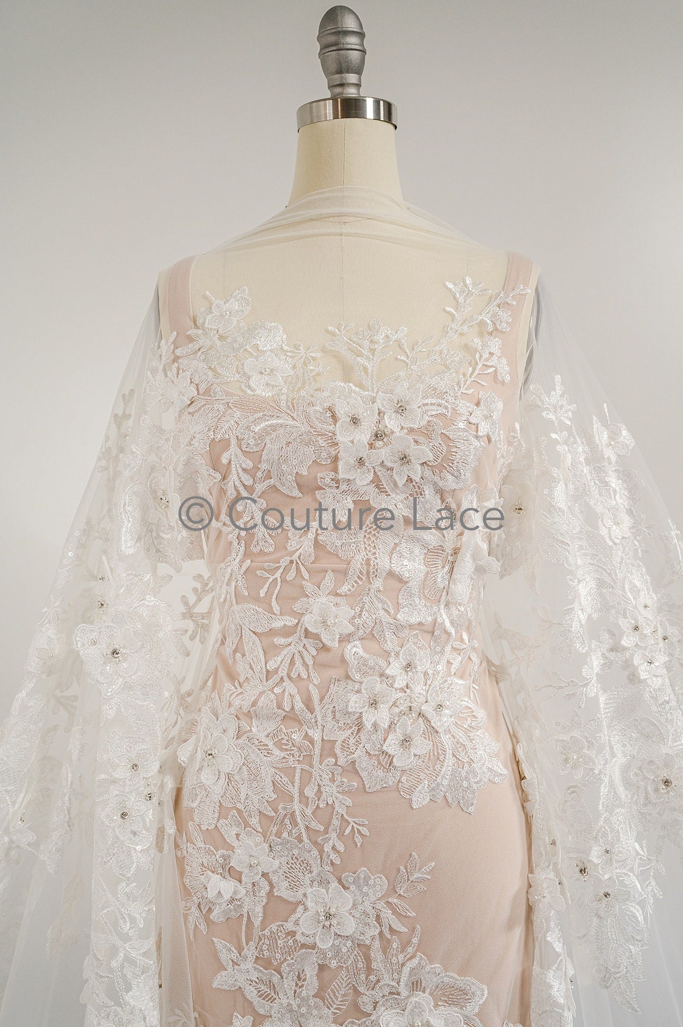3D Blumen Spitzenstoff/ Braut Spitzenstoff Off-White/ romantischer Blumen Spitzenstoff mit 3D Blumen/ Hochzeit Spitzenstoff// L19-211