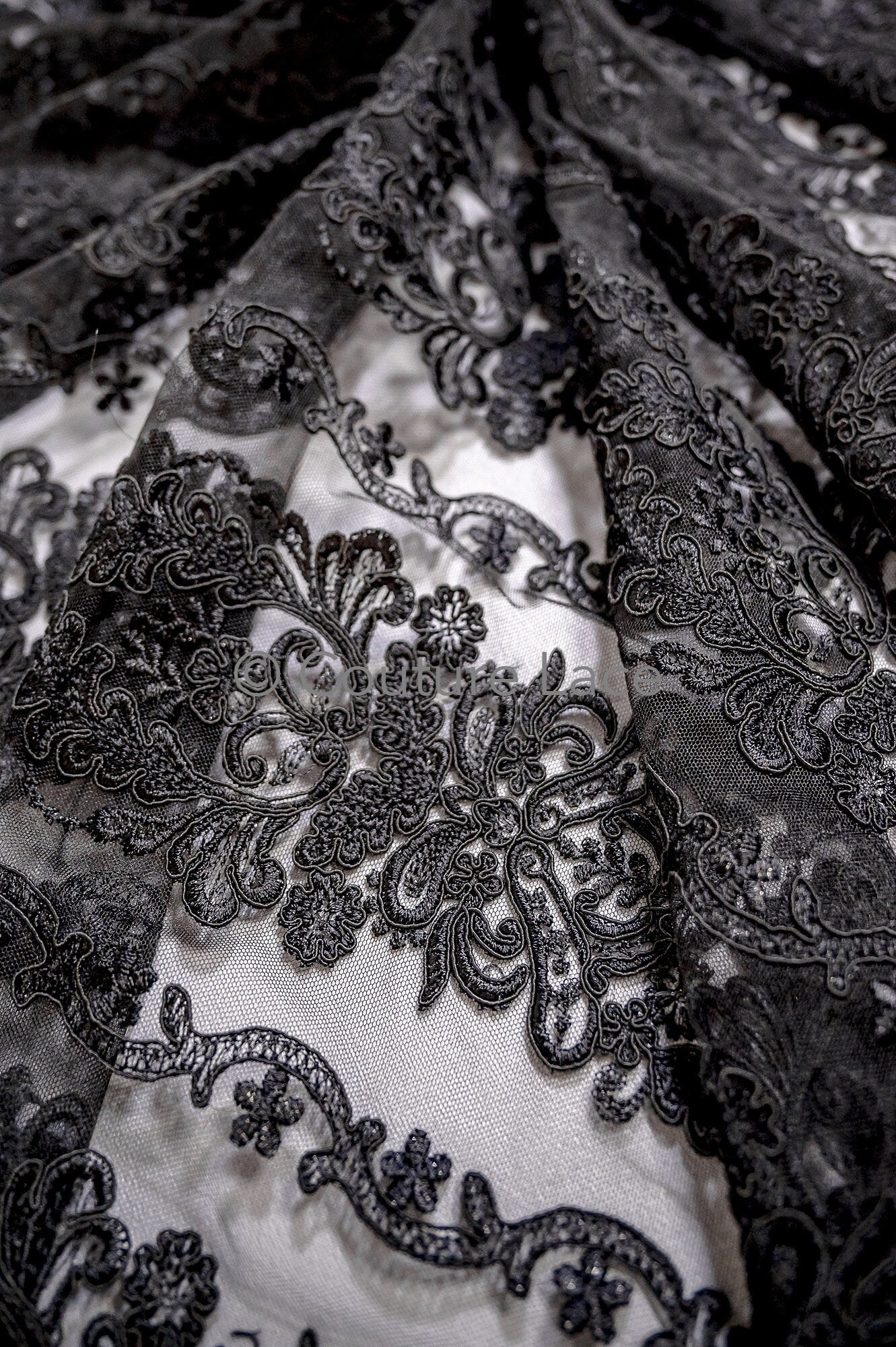 Schwarze Couture-Spitze / Couture-Abendkleid-Spitzenmaterial / schwarzes Abschlussball- oder Halloween-Kleid / schwarze Hochzeitsspitze // L18-193