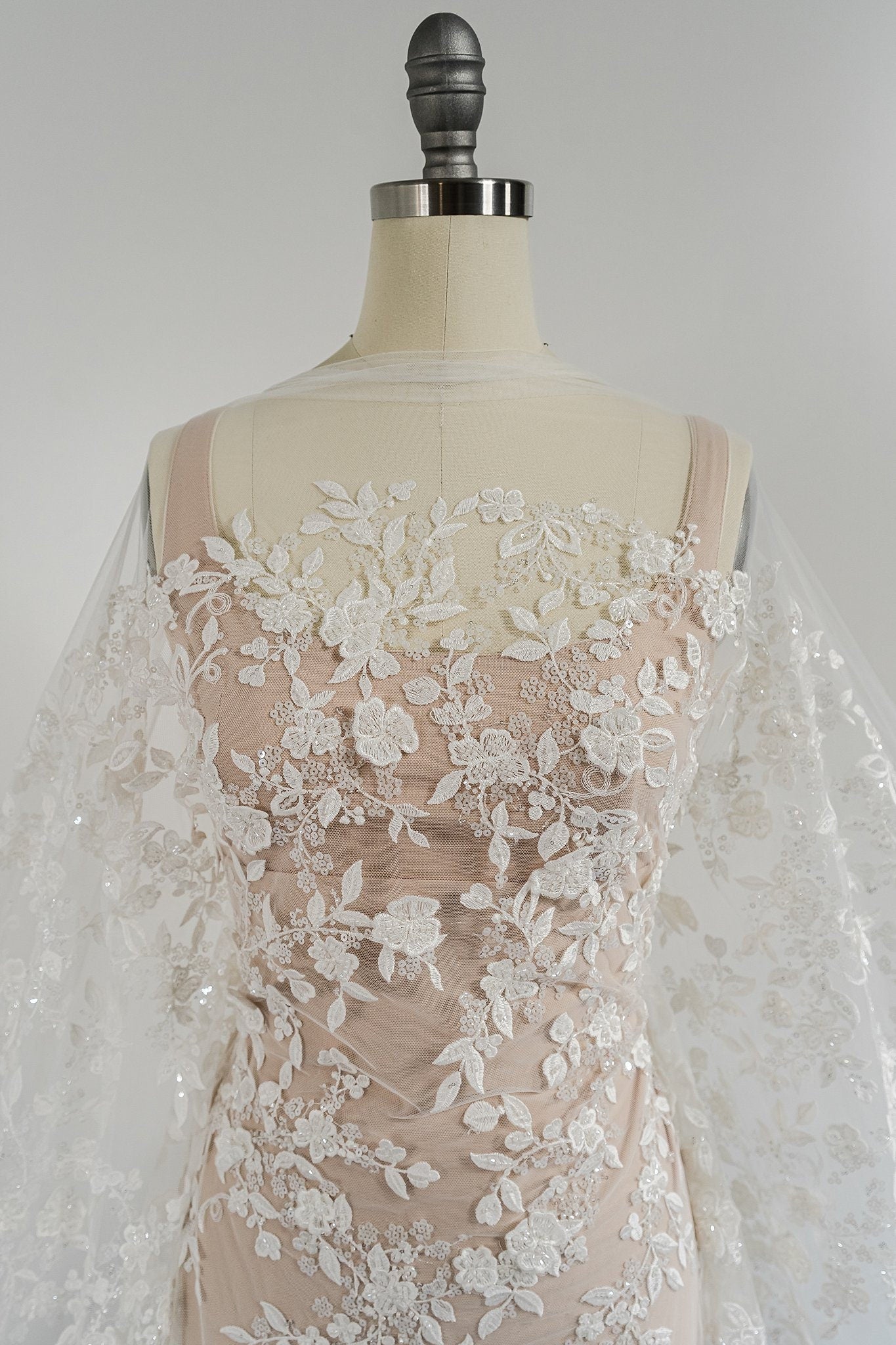 3D Blumen Spitzenstoff/ Braut Spitzenstoff/ romantischer Blumen Spitzenstoff mit 3D Blumen/ Hochzeit Spitzenstoff// L23-654