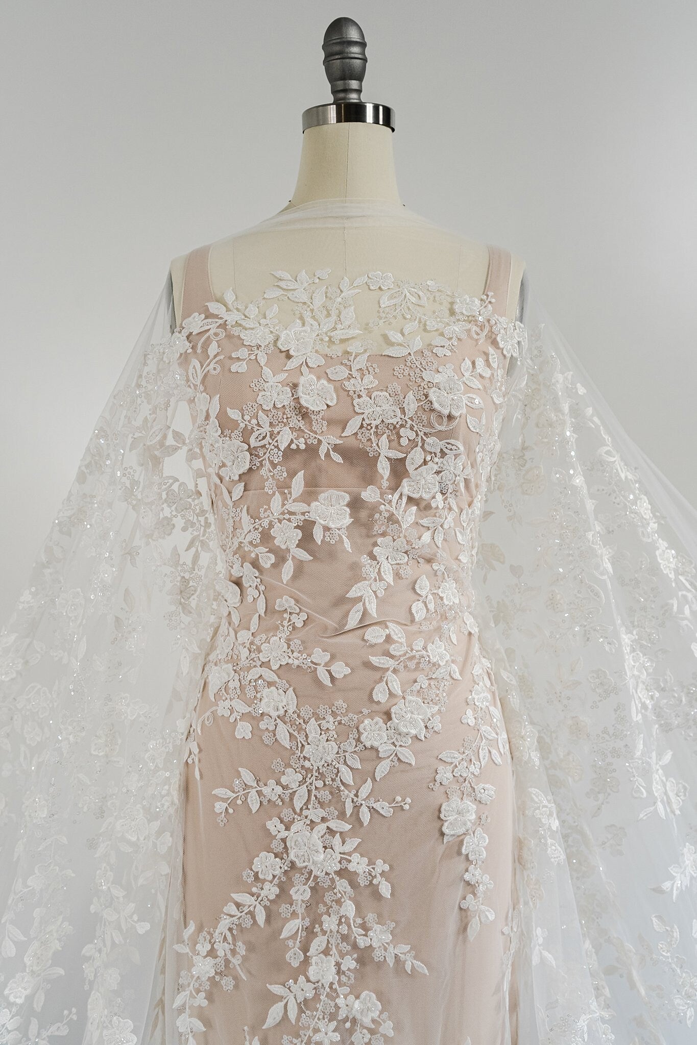 3D Blumen Spitzenstoff/ Braut Spitzenstoff/ romantischer Blumen Spitzenstoff mit 3D Blumen/ Hochzeit Spitzenstoff// L23-654