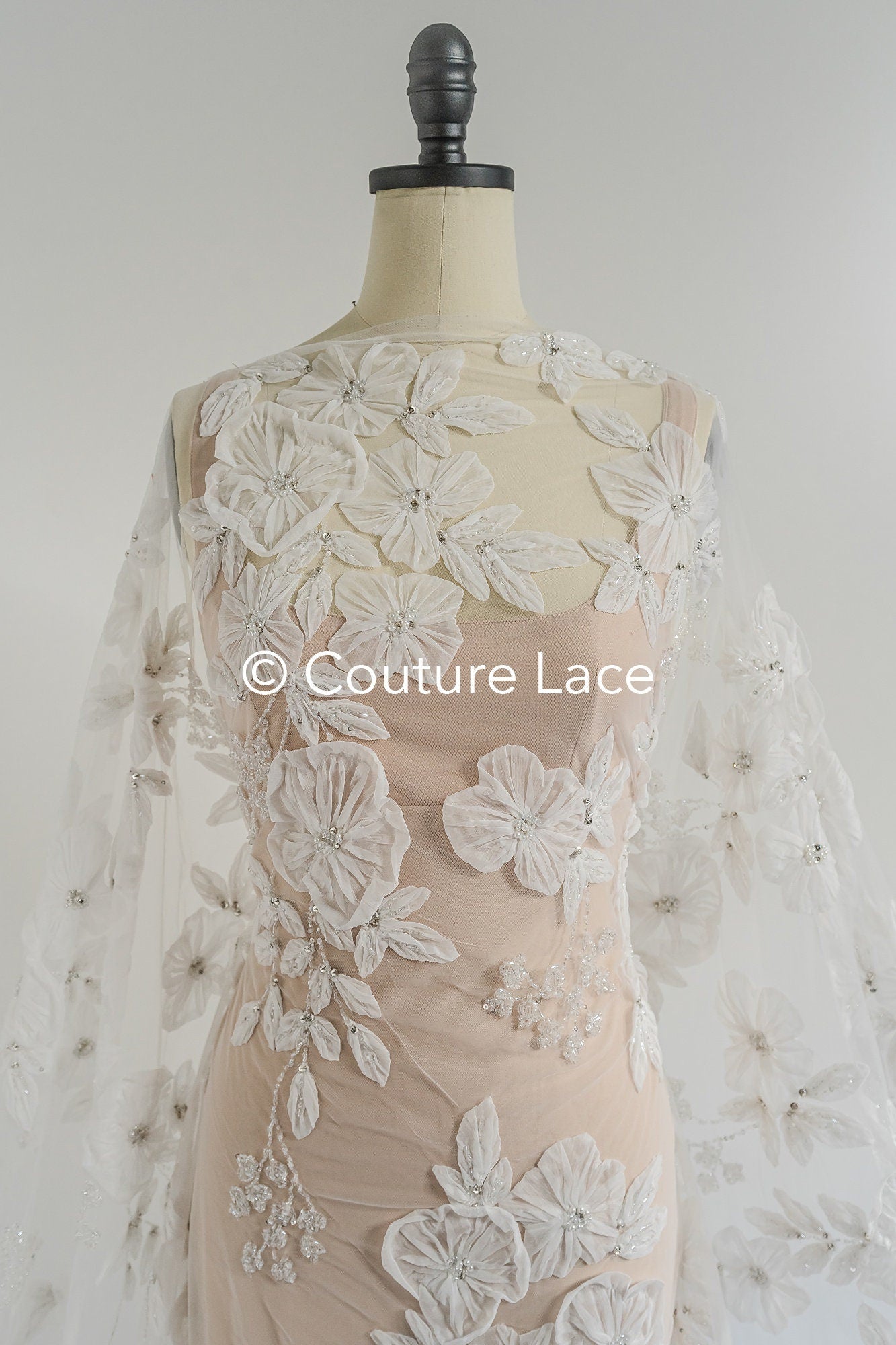 3D Spitzenstoff Off-White/ 3D Blumen Spitzenstoff/ Braut Spitzenstoff/ romantische Spitze mit Blumen// L23-667