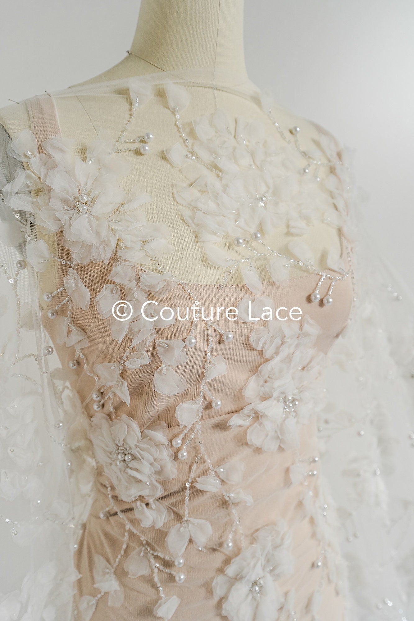 3D Blumen Spitzenstoff Off-White/ Braut Spitzenstoff/ romantischer Spitzenstoff mit 3D Blumen/ Hochzeit Spitzenstoff// L23-670