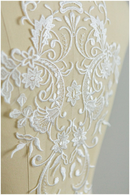Applique de fleur, Fleur de dentelle, Applique de dentelle arrière illusion, Patch de dentelle, Applique de robe de mariée, Ornement de dentelle, Grande Applique// A17-025
