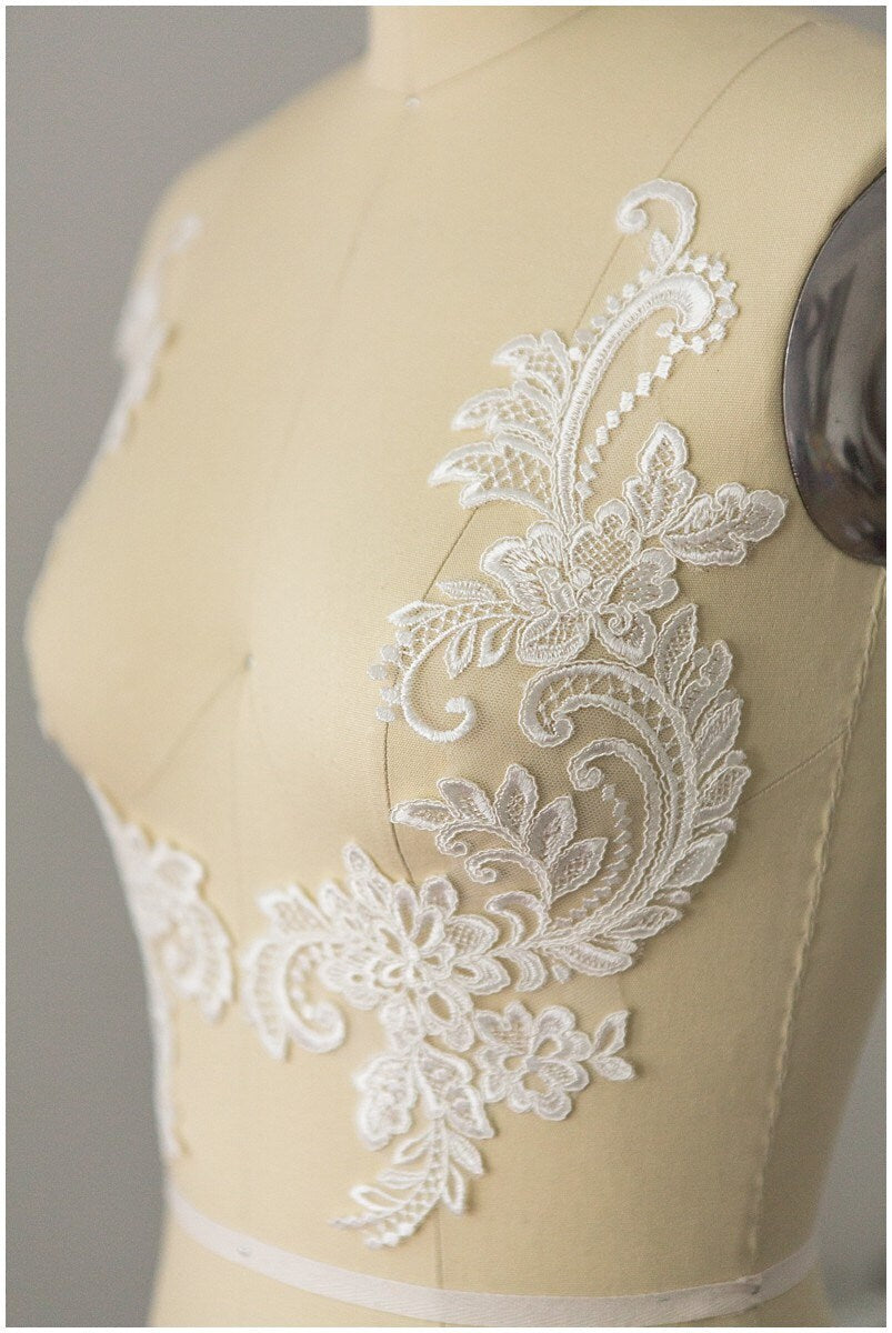 2pcs. mirrored lace flower applique/ ivory lace flower applique/ wedding dress applique// A17-001