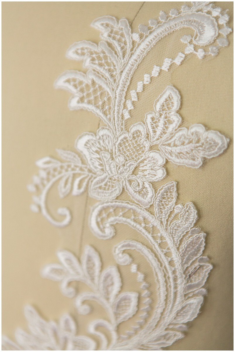 2pcs. mirrored lace flower applique/ ivory lace flower applique/ wedding dress applique// A17-001