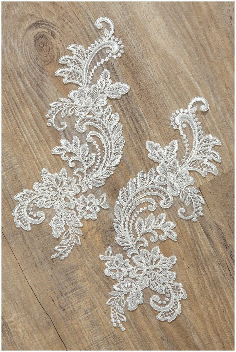 2pcs. mirrored lace flower applique/ ivory lace flower applique/ wedding dress applique// A17-001