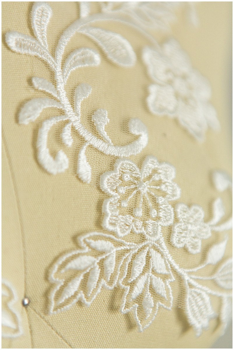 2Stk. gespiegelte weiche Spitzenblume Applikation - IVORY - Spitzenblume, Spitzenaufnäher, Brautkleid Applikation// A17-012