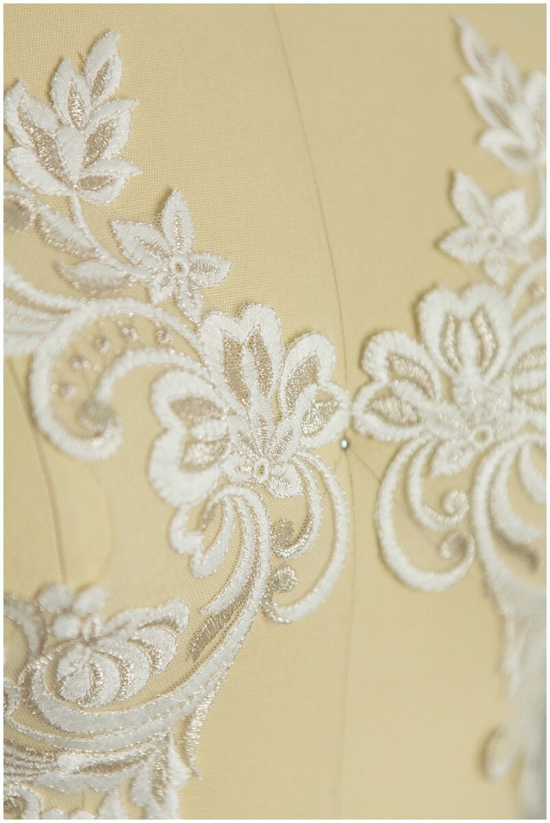 2Stk. gespiegelte Spitzenblume Applikation - IVORY/ SILBER - Spitzenblume, Spitzenaufnäher, Brautkleid Applikation// A17-015