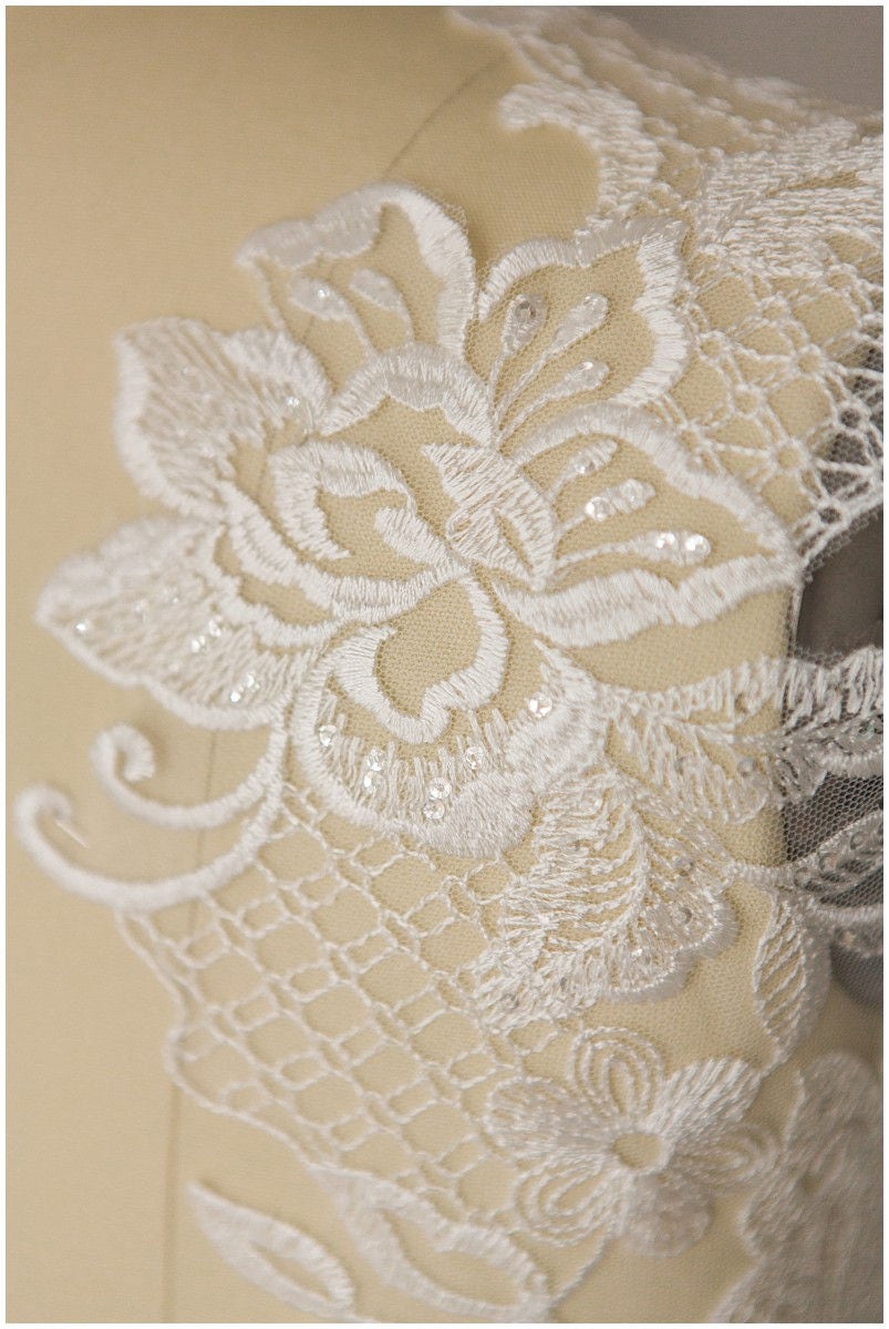 GROßE Blumen Applikation, gespiegelte PAILLETTEN Hochzeitskleid Applikation, große Spitze Blume, Illusion Back Spitze, Blumenspitze// A17-039