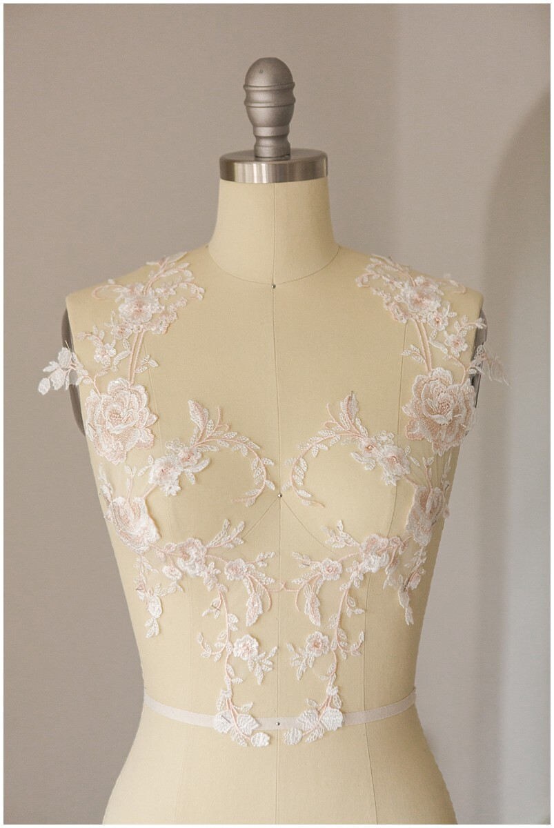 Helle Champagner/ Pfirsich gespiegelte Hochzeitskleid Applikation, Blumen Applikation, Spitzenblume, Llusion Back Lace, Blütenspitze// A17-040