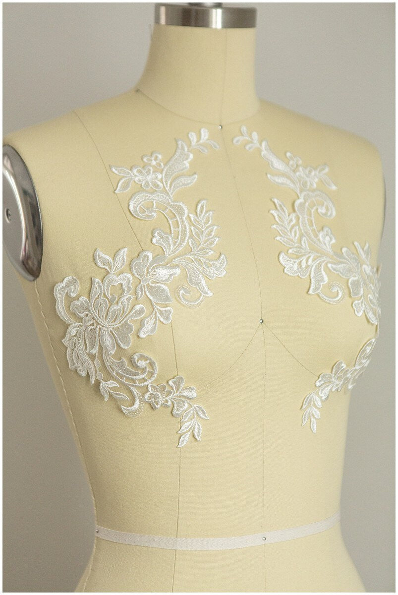 2Stk. Gespiegelte Spitzenblumen Applikation - IVORY/ off-white - Spitzenblume, Spitzenaufnäher, Brautkleid Applikation// A17-013
