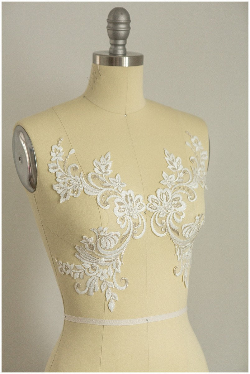 2Stk. gespiegelte Spitzenblume Applikation - IVORY/ SILBER - Spitzenblume, Spitzenaufnäher, Brautkleid Applikation// A17-015